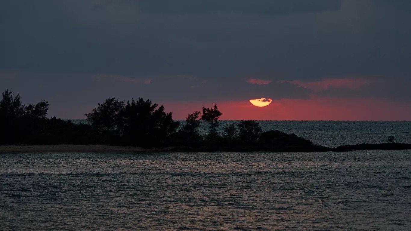 rwmya_destination_japan_miyakojima_sunset-WIDE-MEDIUM-4-3 2.jpeg