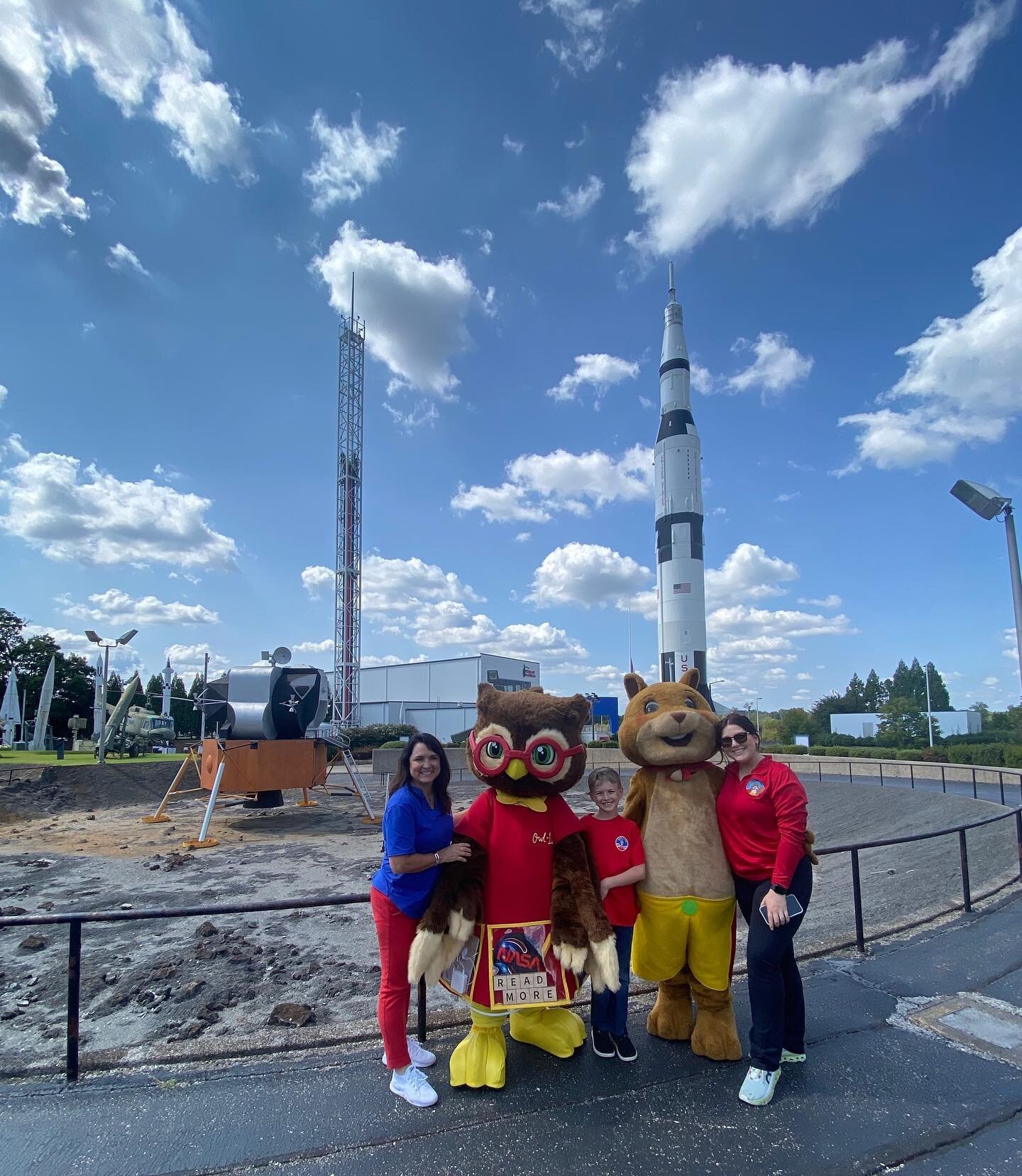 SHORT is walking down MEMORY LANE on this spectacular MONDAY!🥰🤩

Remember when SHORT and Owl-Livia went to Huntville to visit the U.S. Space and Rocket Center?? 🚀 ME TOO! SHORT and Owl-Livia had a BLAST and loved making fun memories at such a cool