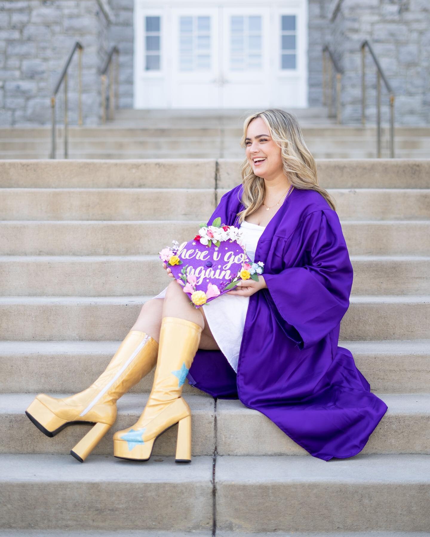 let&rsquo;s be honest&hellip;.wouldn&rsquo;t be a real college grad if i didn&rsquo;t walk across the stage in platform gold gogo boots👢🪩🎓✨

🎞️- @nick.le.photography