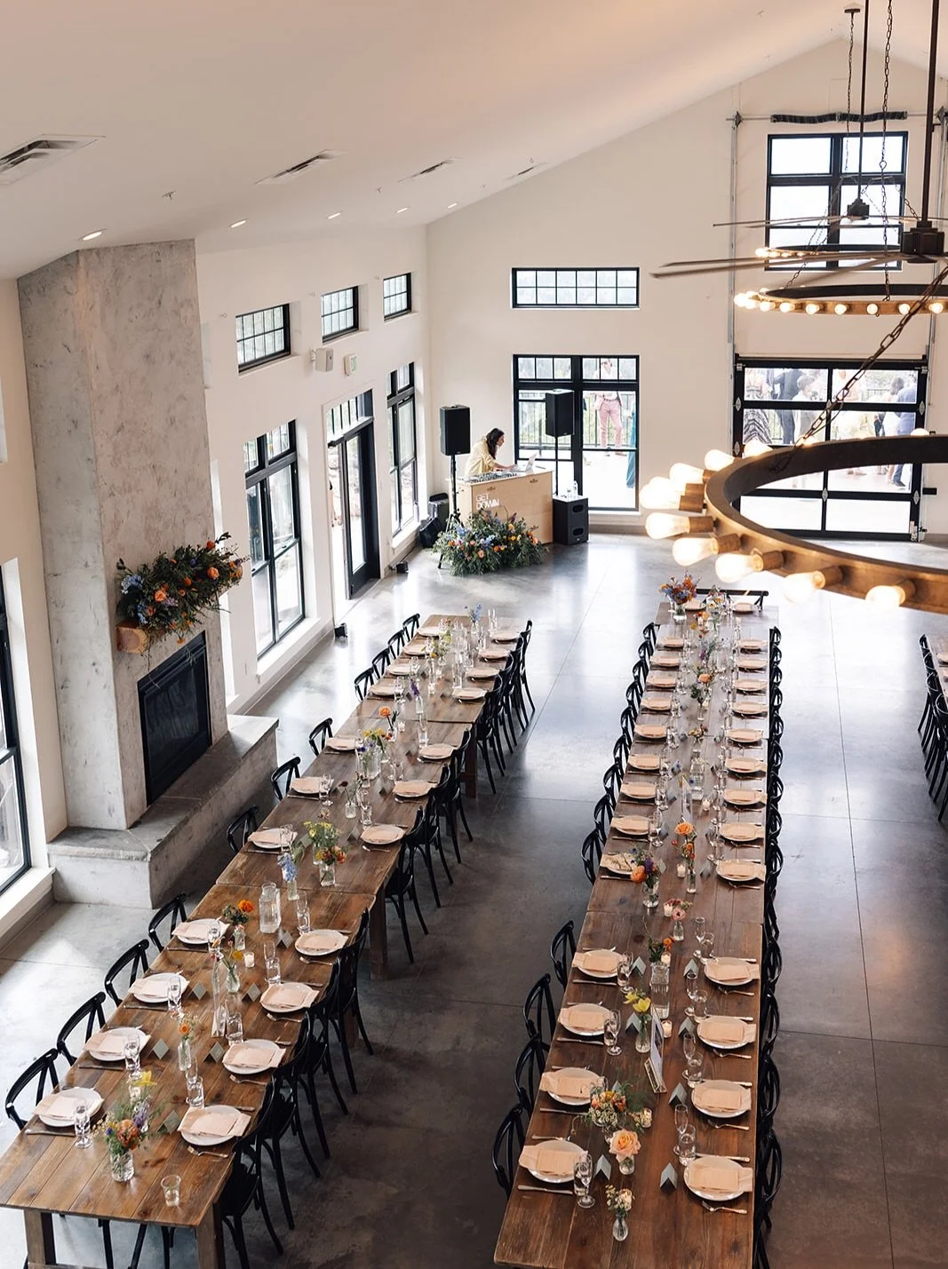 You know how much we love a July wedding around here!! 

Photos // @theloveclub.photo 
Catering // @sugarpinecatering 
Bar // @peakbev 
Floral // @marigolds.flowers 
DOC // @atouchofbliss 
DJ // @getdownco 

#northstargatherings 
#denverweddingvenue 