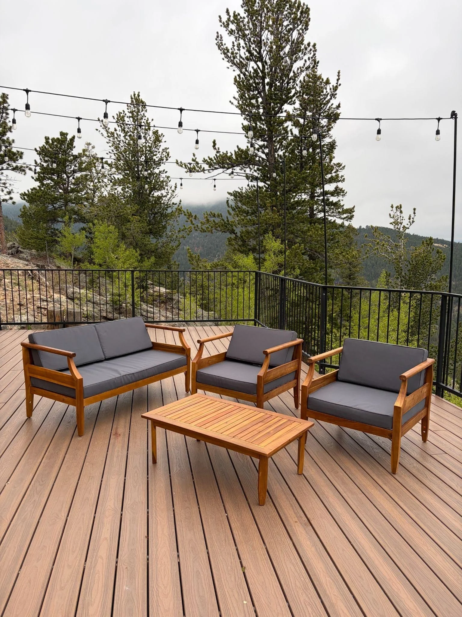 Lounge furniture on the deck
