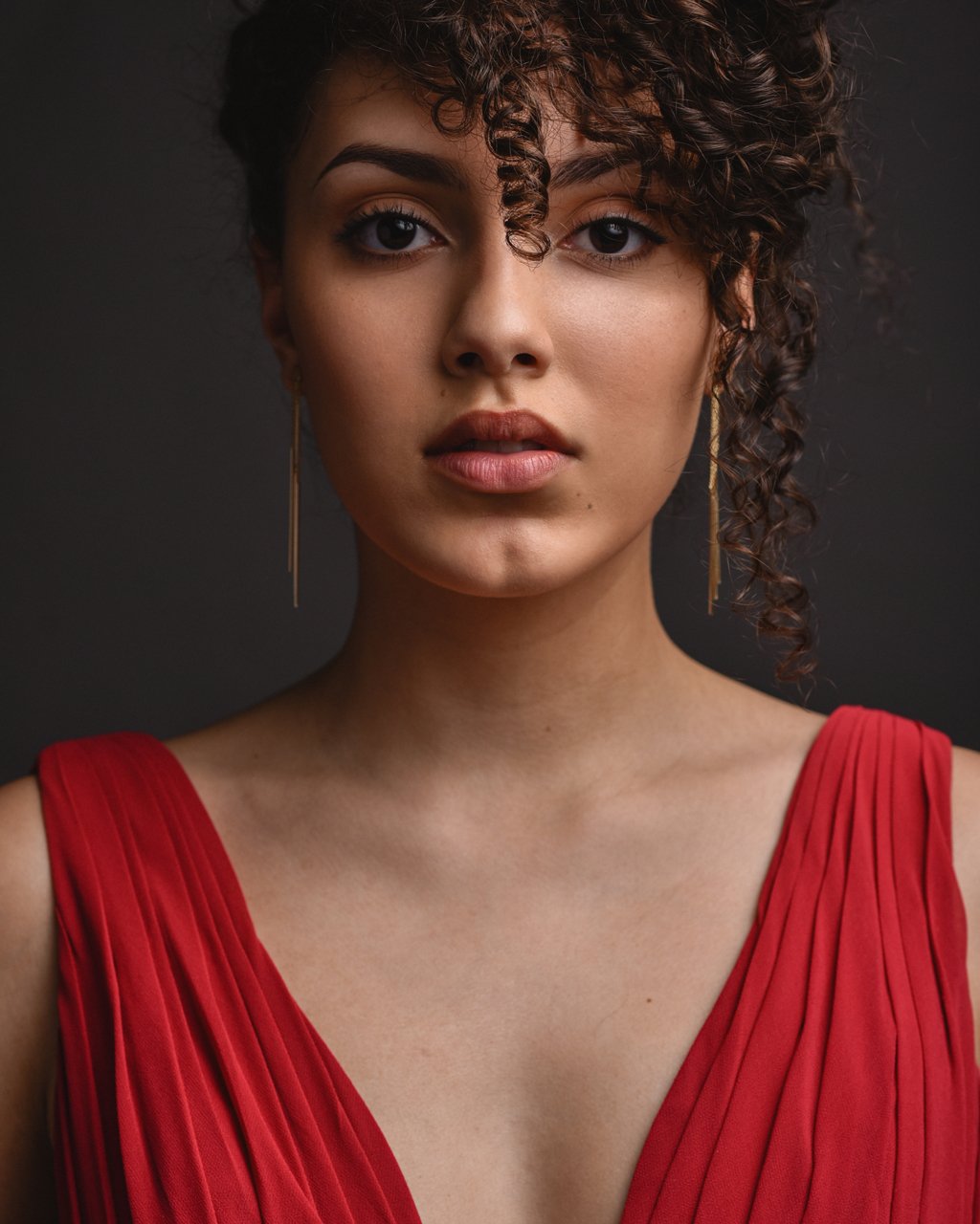 Timeless beauty: Dennis Gatz's female portrait showcases the subject's elegance and poise with perfect composition and expert lighting