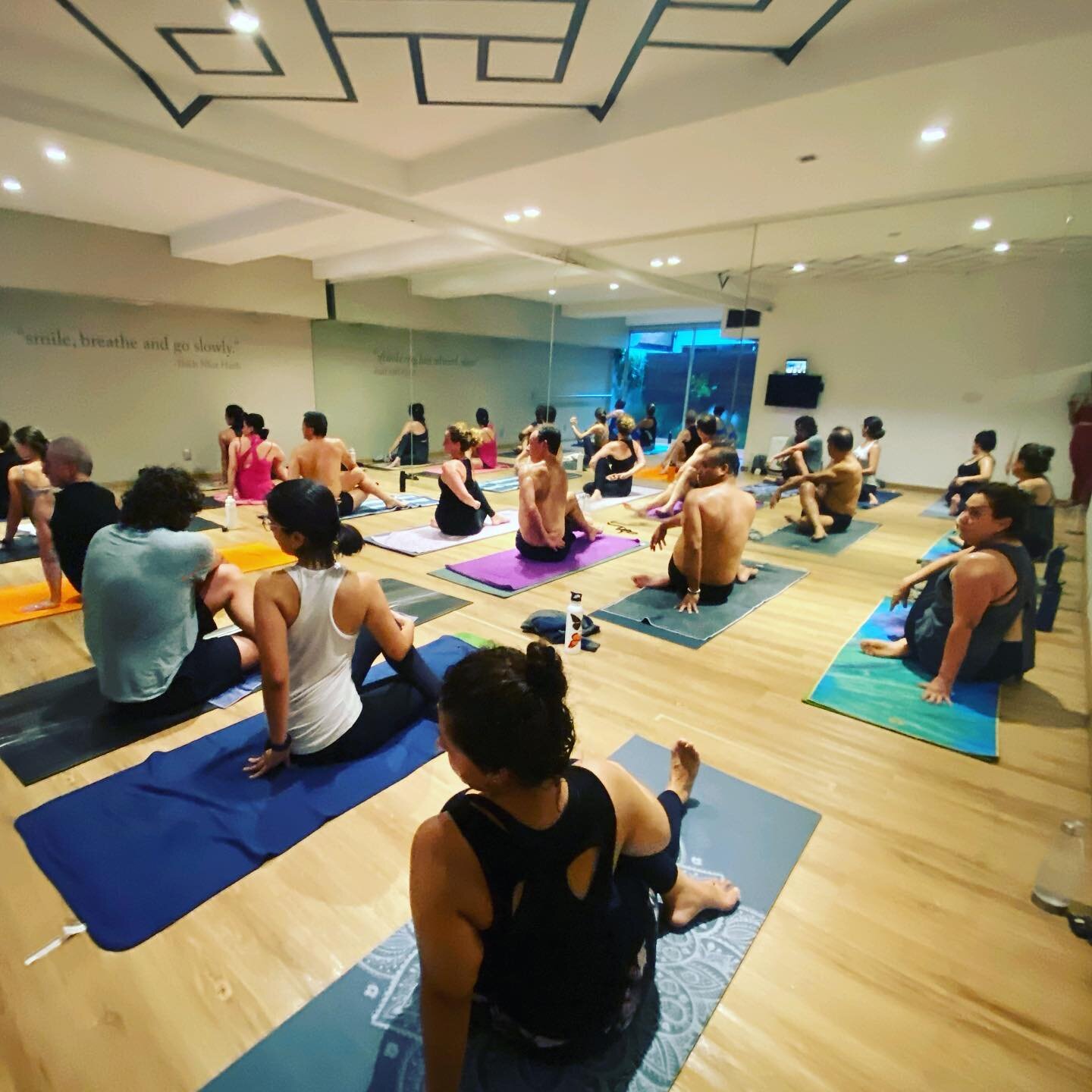 S&aacute;bado de Bikram 90. 9:25 todos los s&aacute;bado la serie de 26 posturas y 2 ejercicios de respiraci&oacute;n para principiantes. &iexcl;Pru&eacute;bala!  #hotuoga #26+2 #yogaclass #yogacdmx #strengthtraining  #myyogalife #stayhealthy #bikram