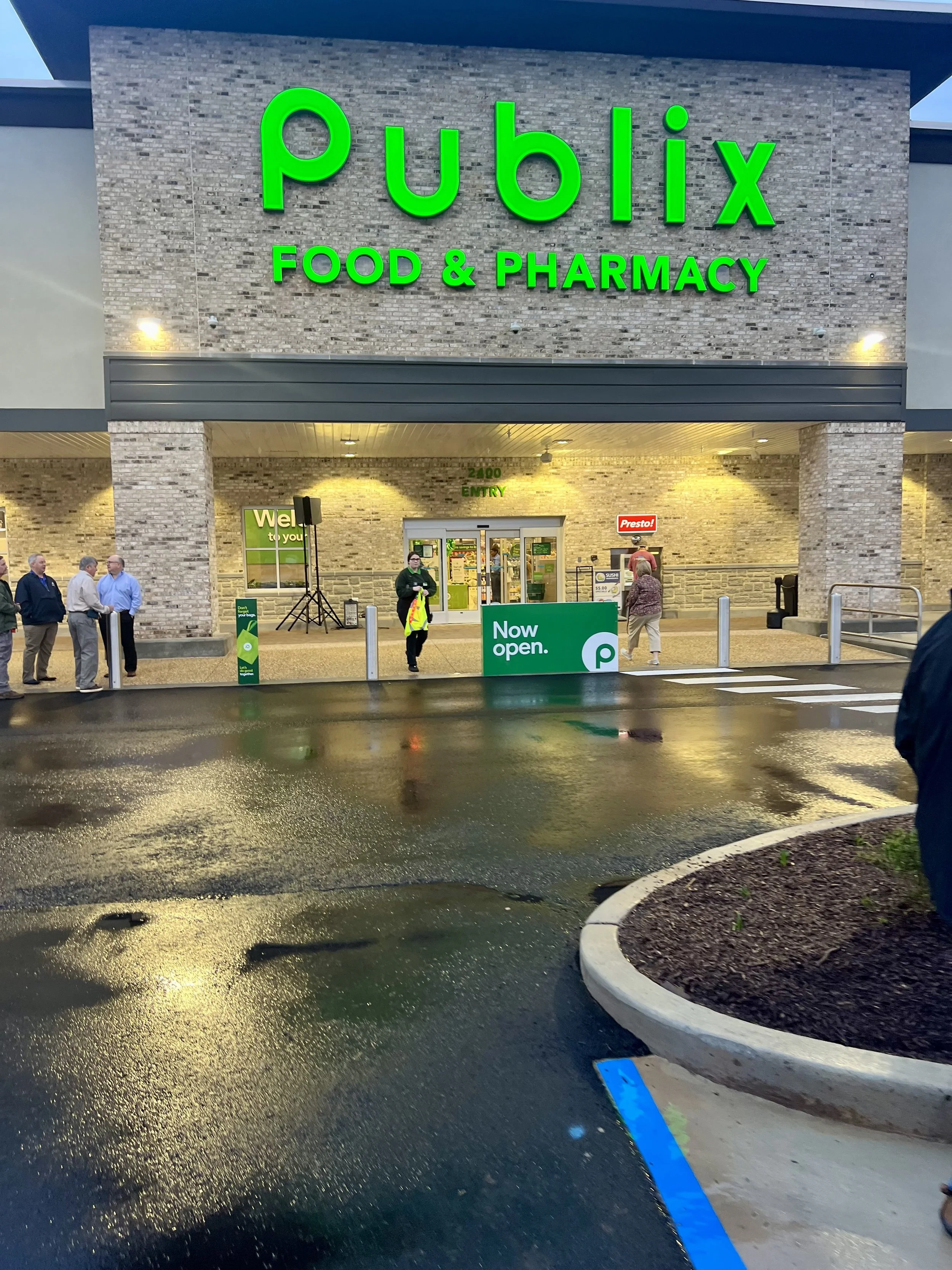 New Publix in Hampton Opens