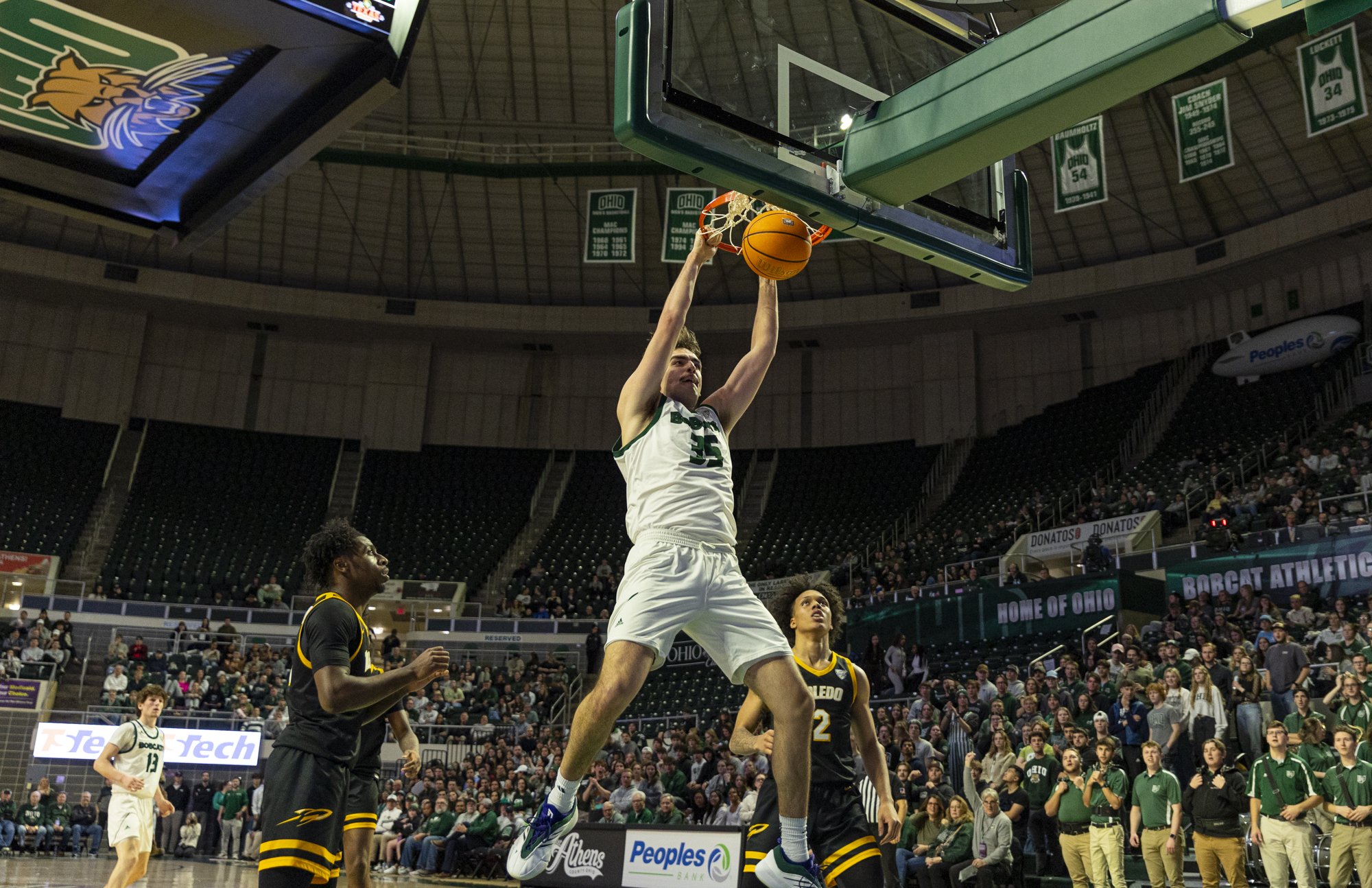 Ohio Bobcats forward Vic Searls (35) dunks against Toledo in The Convo in Athens, Jan. 28, 2025.