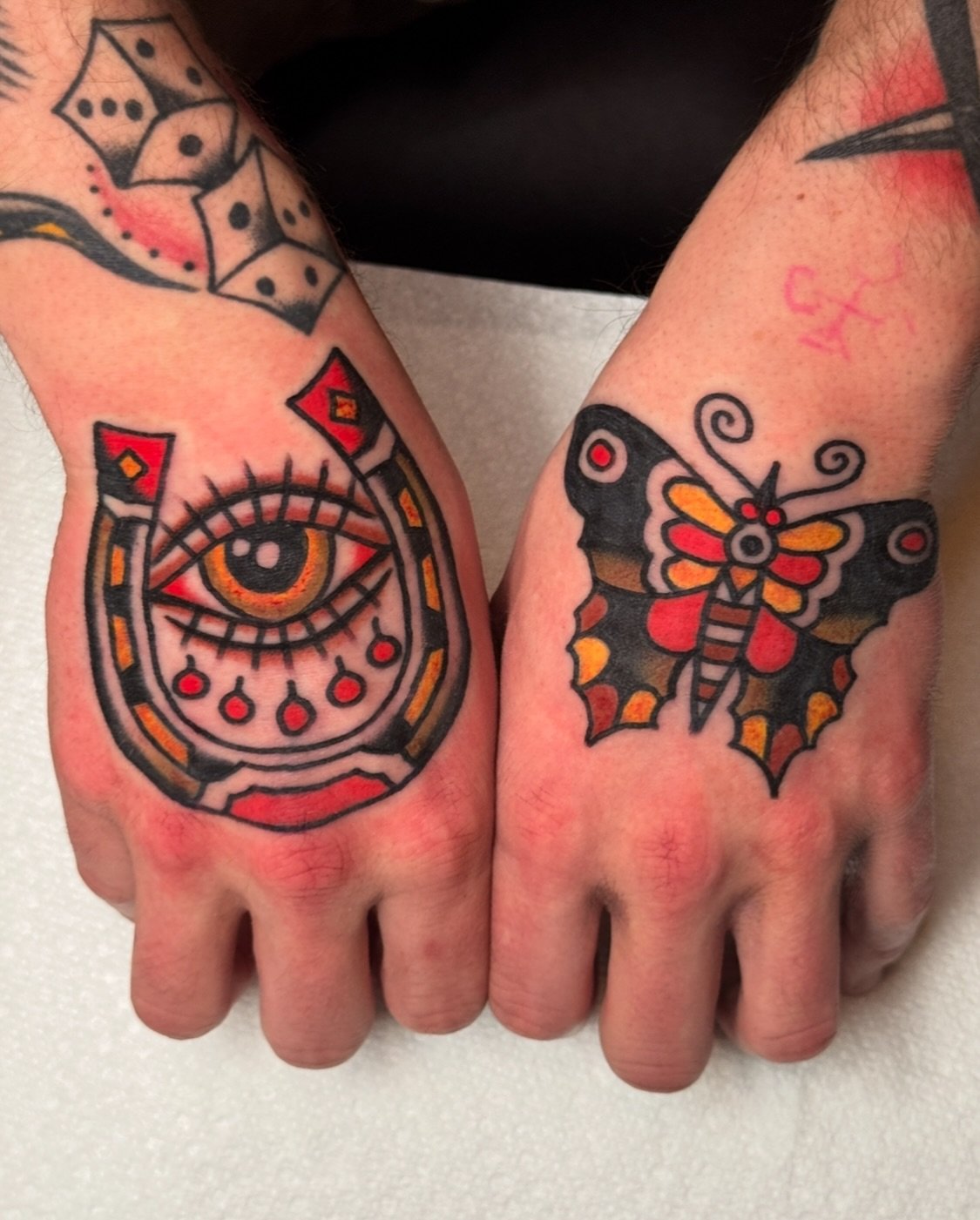 Hands and knuckles 👊🏽
@lastlaughtattoophx 
@lastlaughtattoophx 
@lastlaughtattoophx