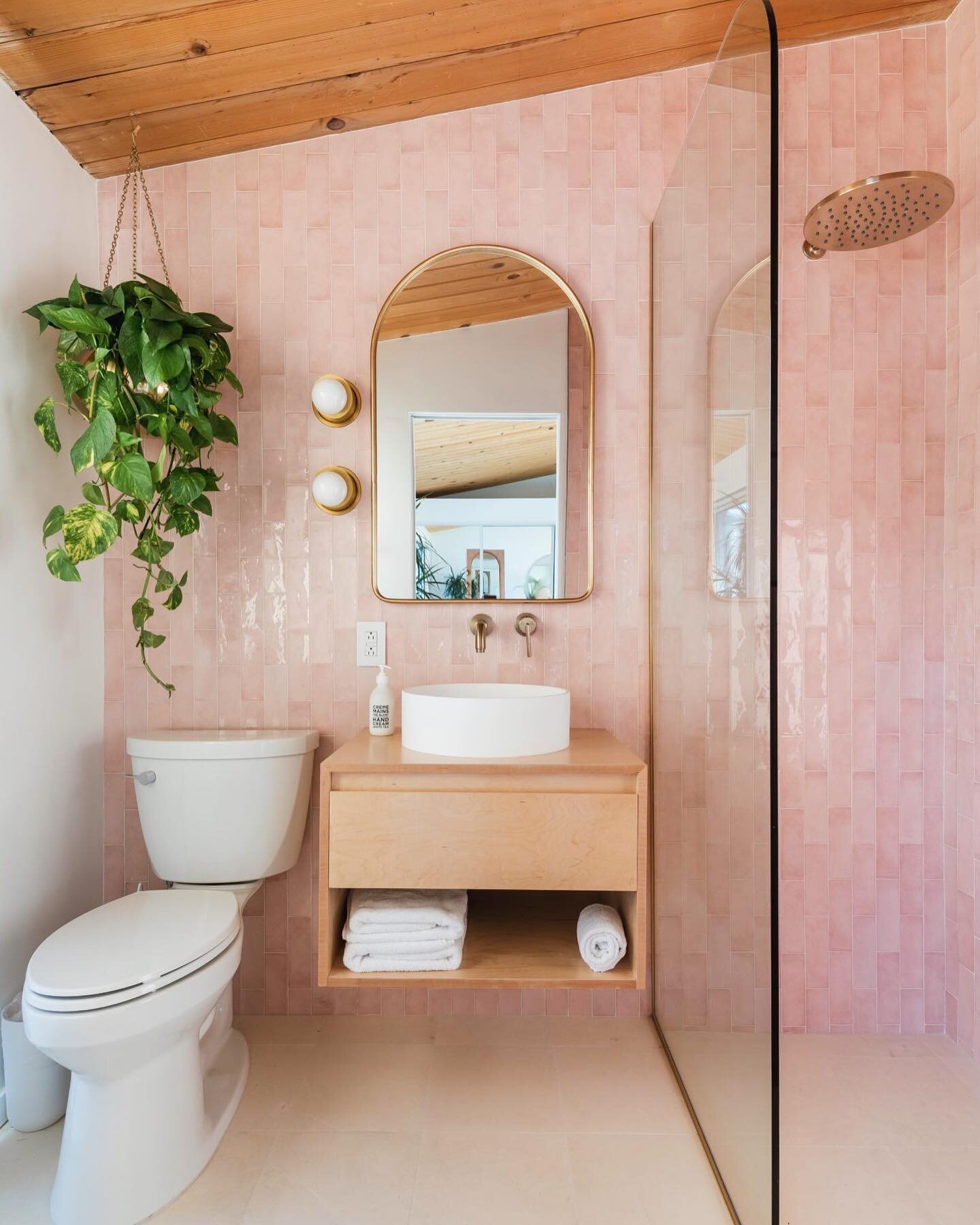 I was inspired by a pink tile I saw today and now I&rsquo;ve gone down the creative rabbit hole of looking for pink bathrooms 😂 #lifeofaninteriordesigner 

I mean, I definitely need a pink bathroom. Right? 😂🤦🏼&zwj;♀️

How do you feel about pink? 