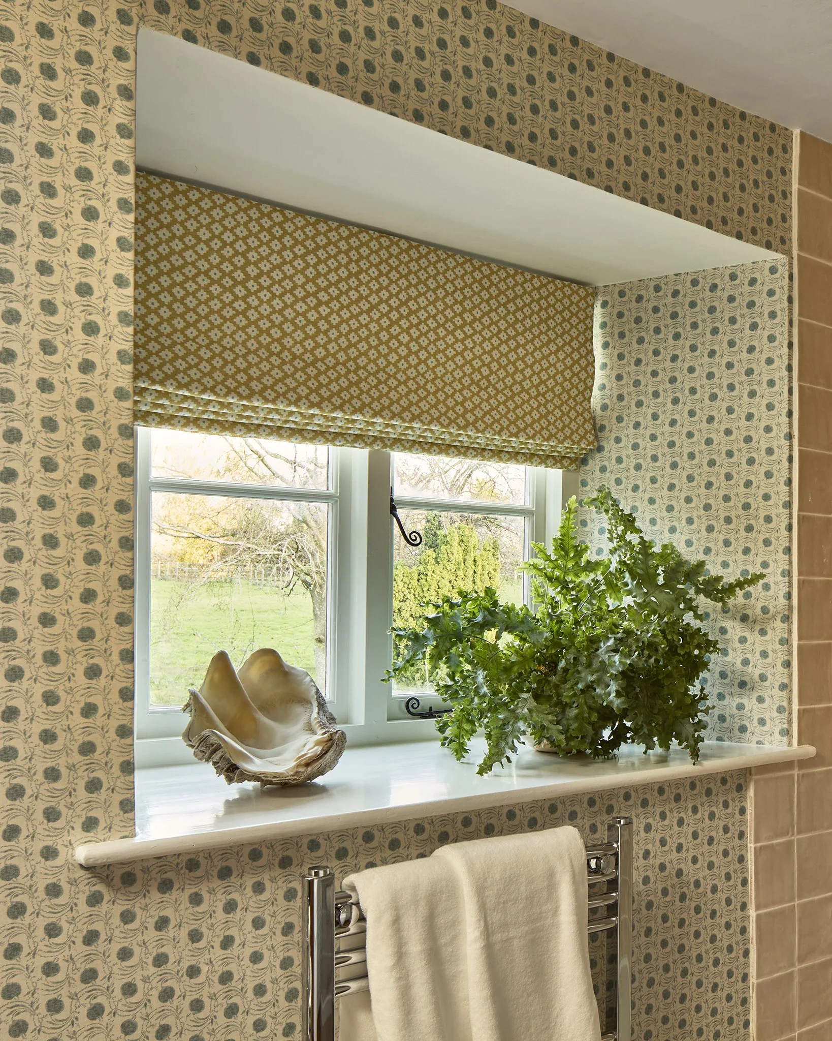 roman blind in bathroom