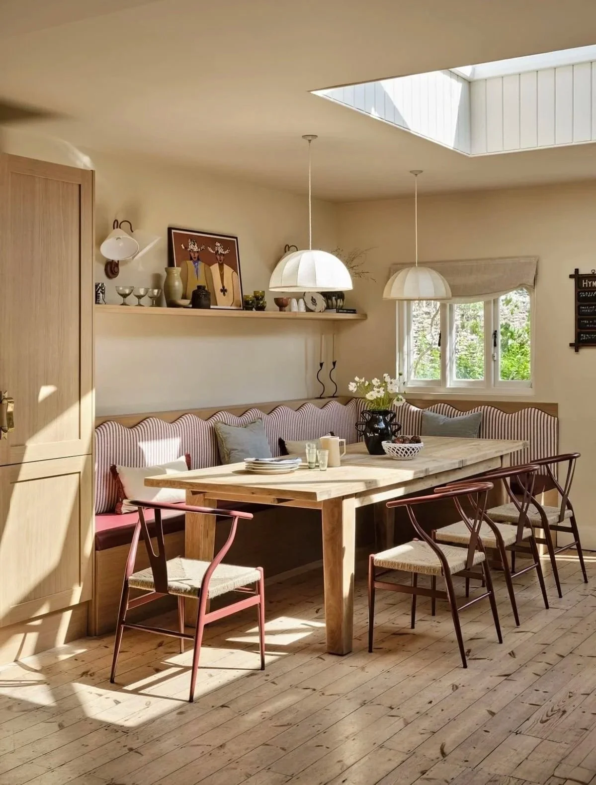 Country kitchen banquette joinery