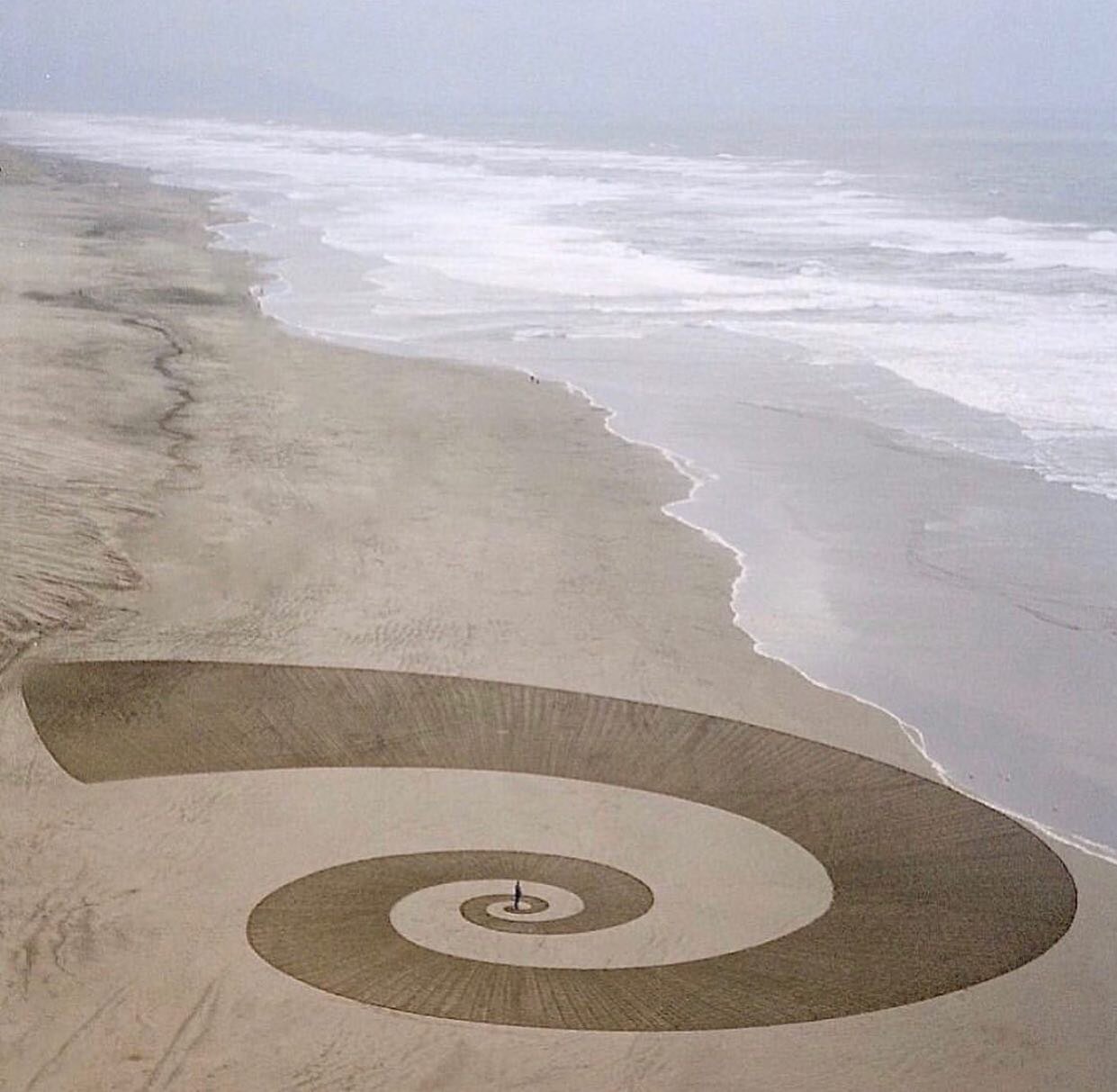 Land art by American artist Jim Denevan, Ocean Beach, San Francisco