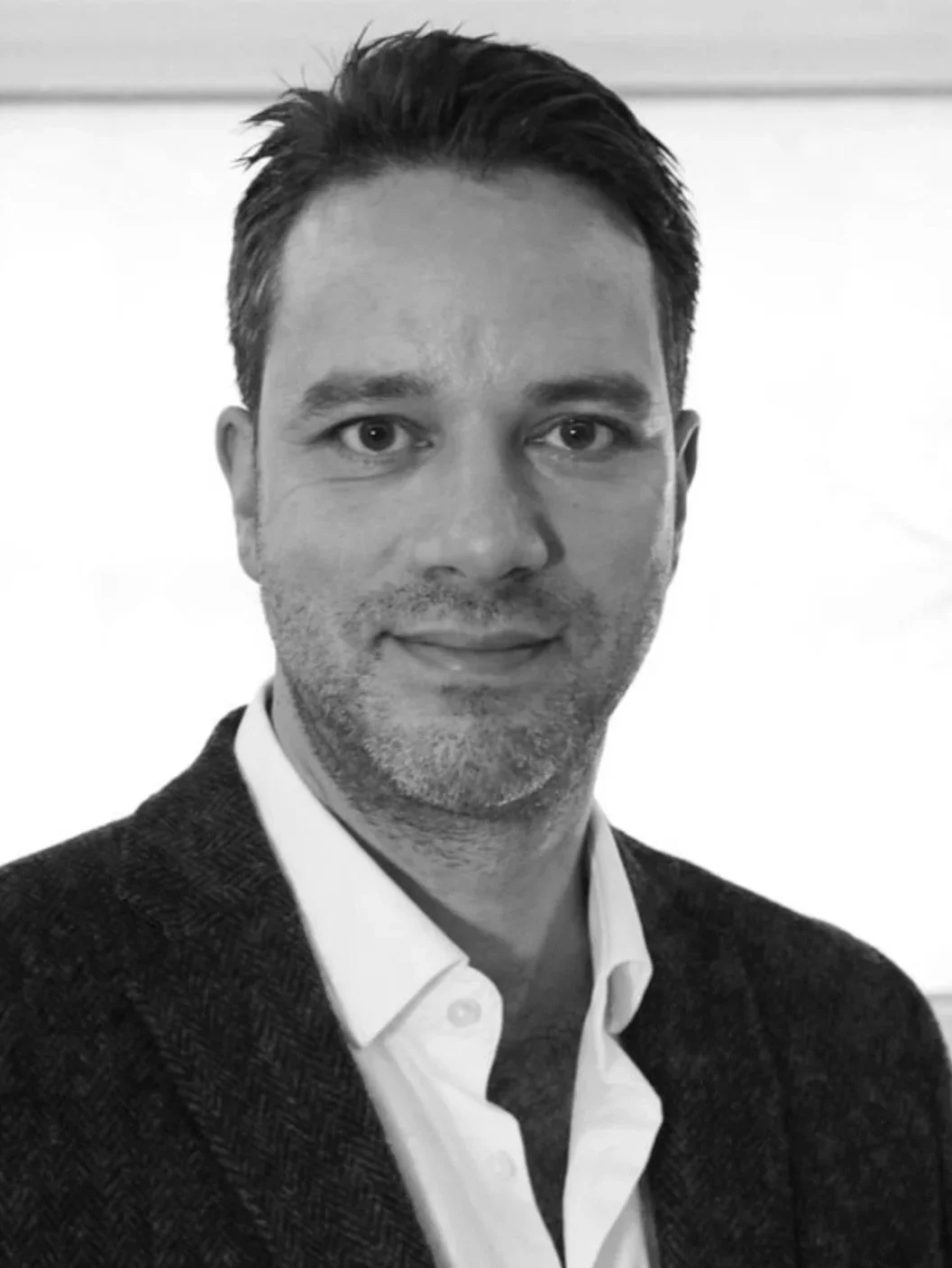 Mr Jahrad Haq is a highly-qualified Oral & Maxillofacial Surgeon and visiting partner, affiliated with Smile & Smile™ for over 10 years. Jahrad has Bachelor degrees in Medicine and Surgery.