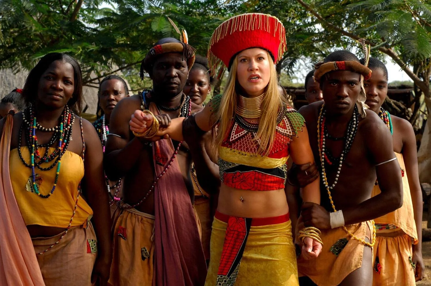 Im Brautkleid durch Afrika