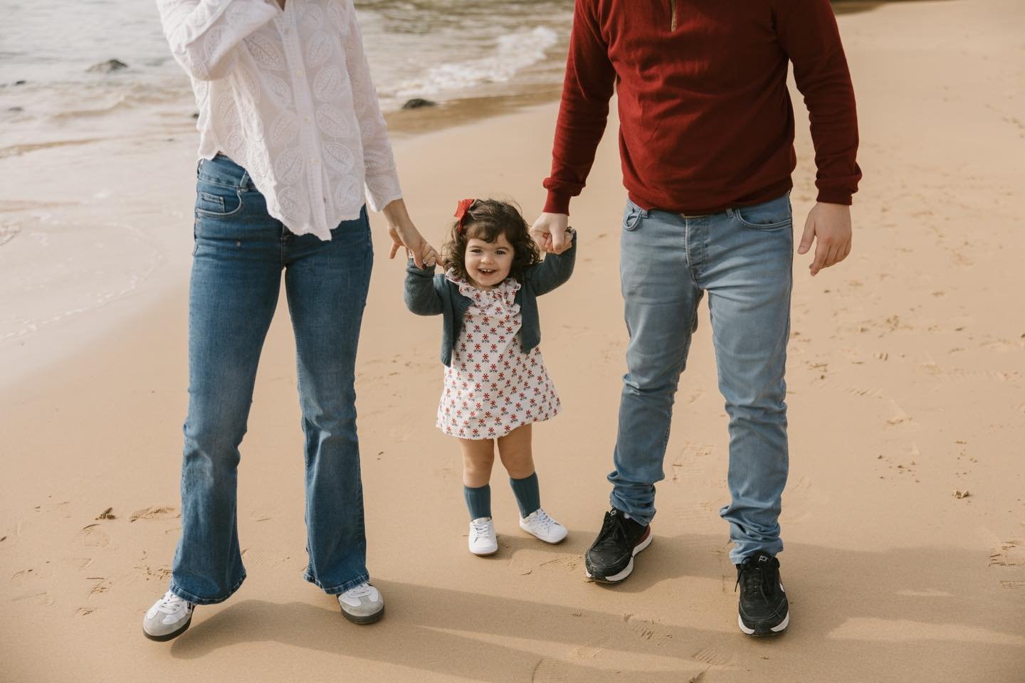 Um dia a Teresa vai crescer e ver estas fotografias em fam&iacute;lia do seu segundo anivers&aacute;rio e o seu cora&ccedil;&atilde;o vai-se encher de amor e alegria 🥹🤍

#fotografiadefamilia #fotografiadefamilialisboa #familyphotoshoot #familyphoto