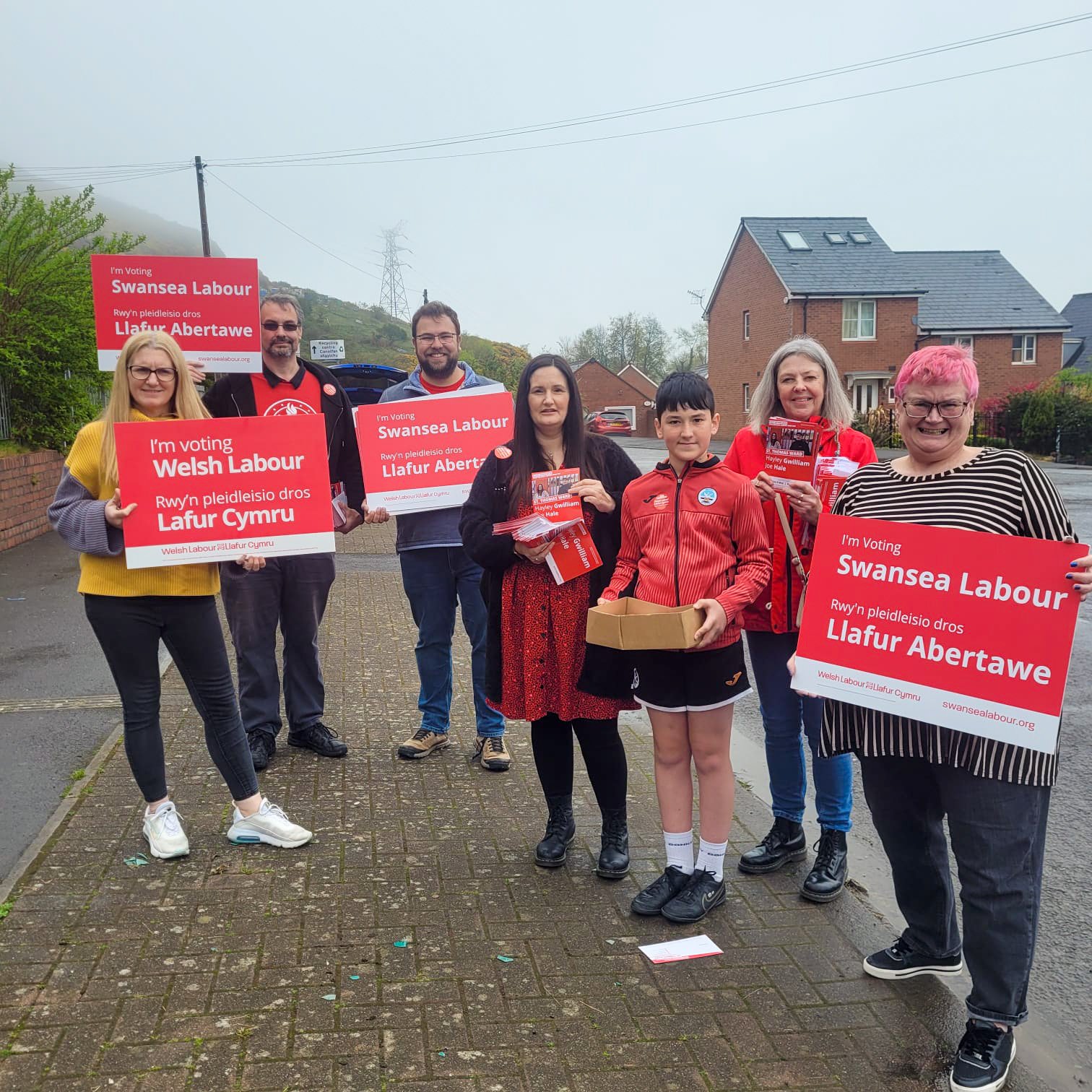 Carolyn campaigning for Welsh Labour during the 2022 Local Elections