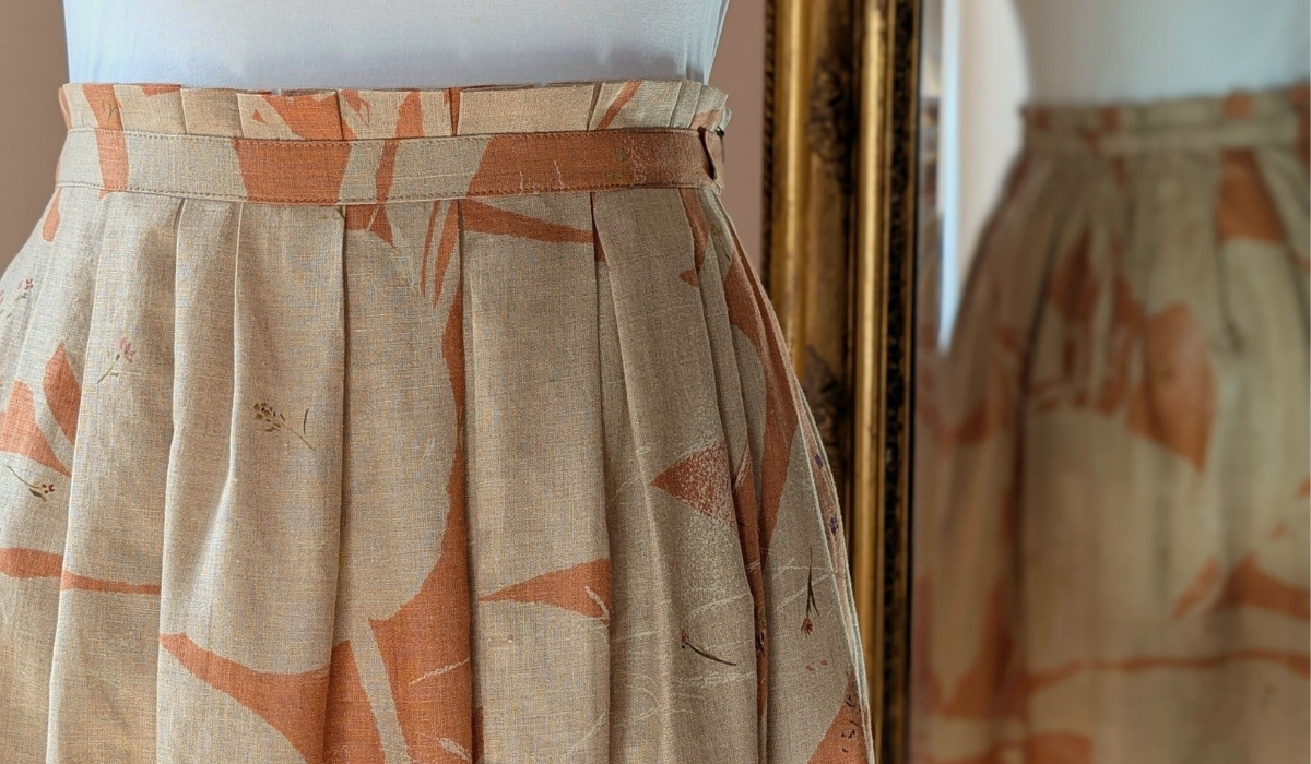 close up of linen skirt pleated waistband