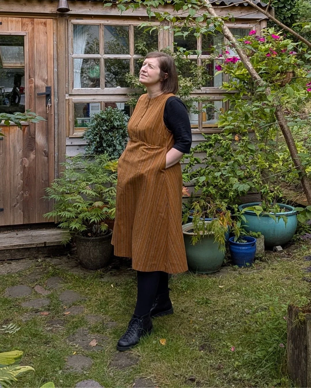 model image of the nara pinafore side view