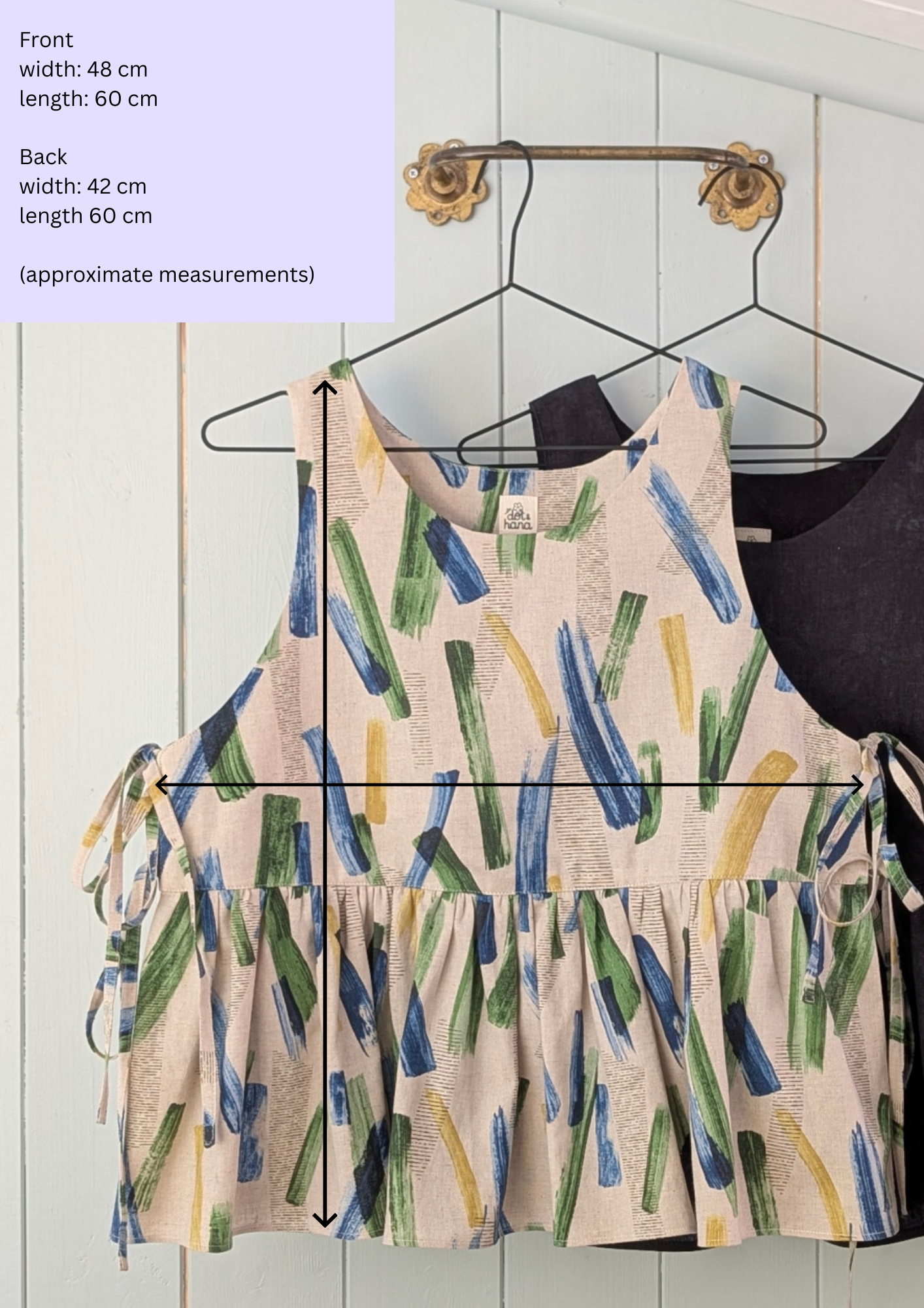 brush strokes daisy top with measurements listed at the side