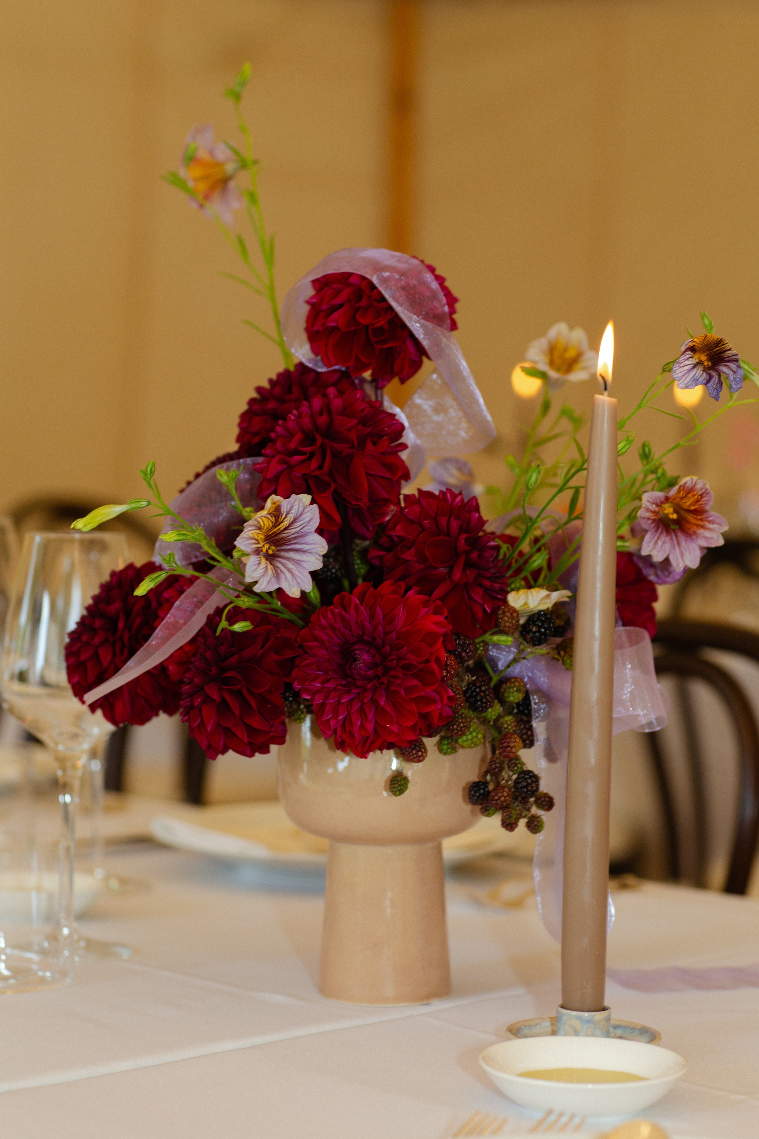 contemporary-wedding-table-flowers-jrasic.jpg