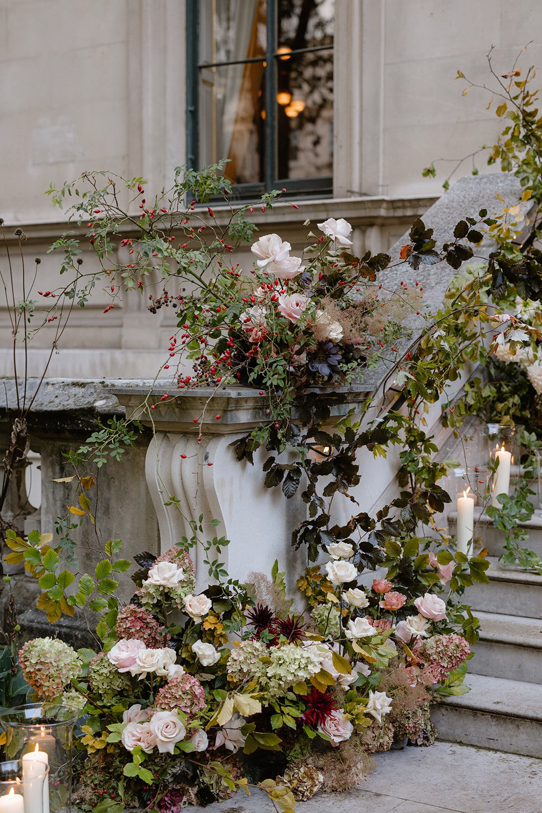 english-garden-wedding-flowers-staircase.jpg