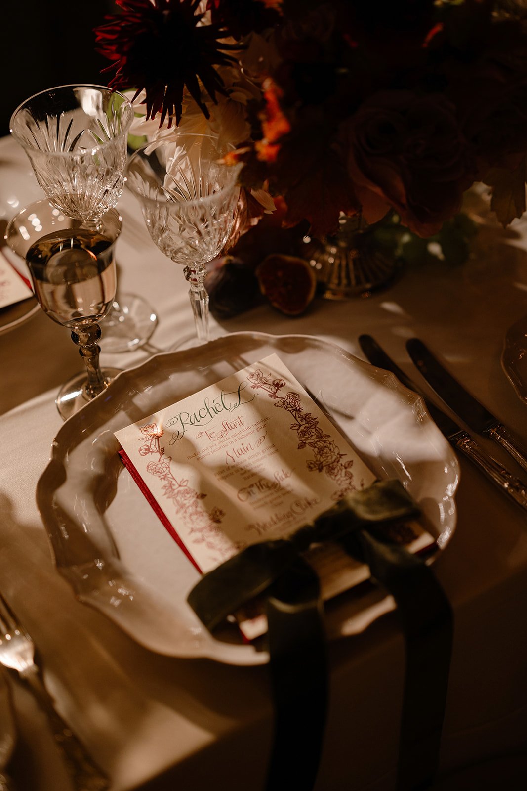 modern-classic-tablescape-menu-with-bow.jpg