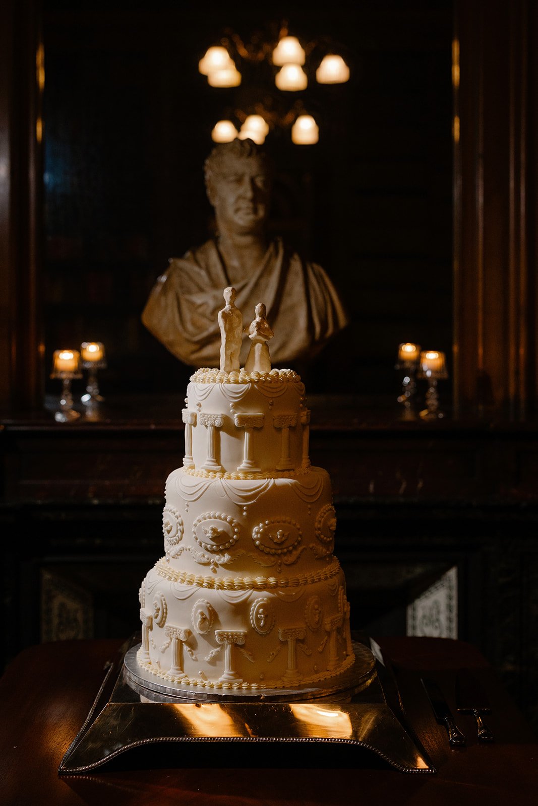 three-tier-luxury-wedding-cake.jpg