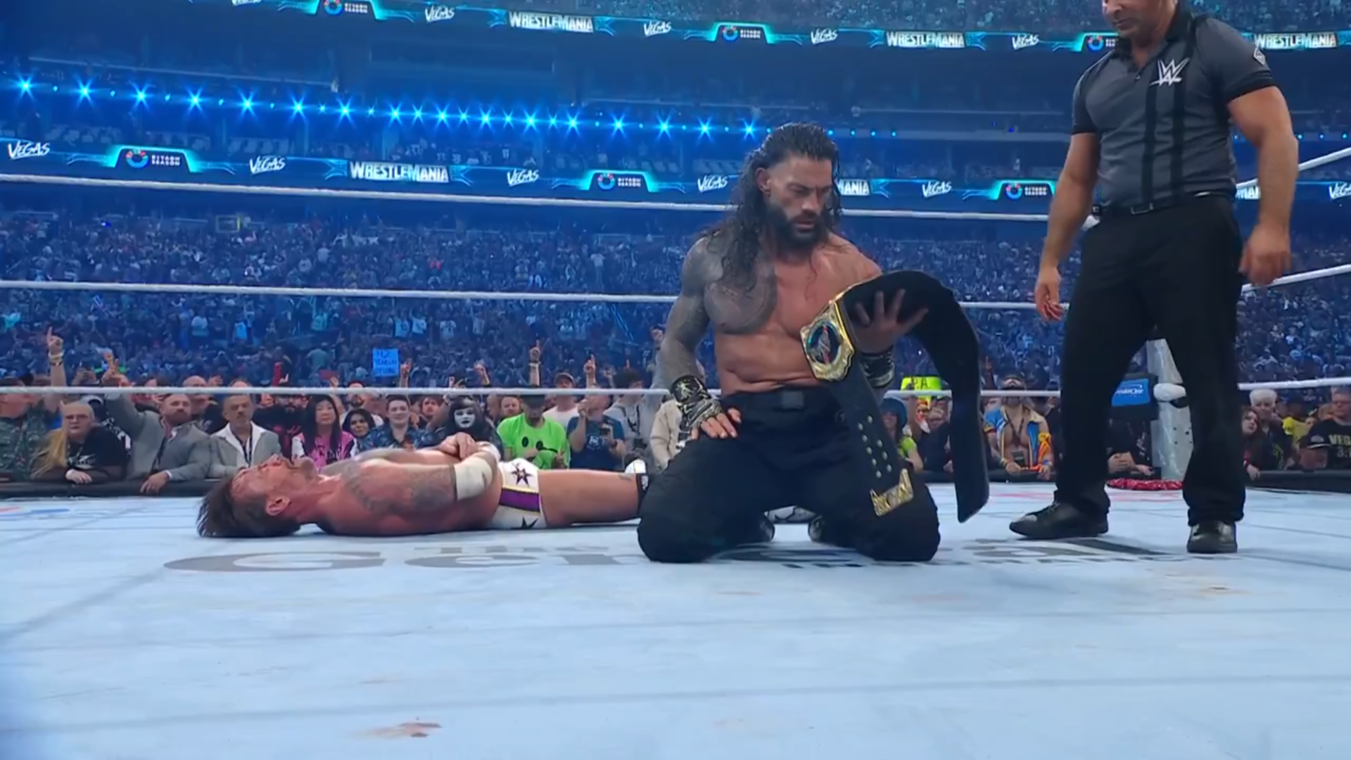 O Roman Reigns κερδίζει τον WWE World Heavyweight τίτλο στο main event της WrestleMania 42
