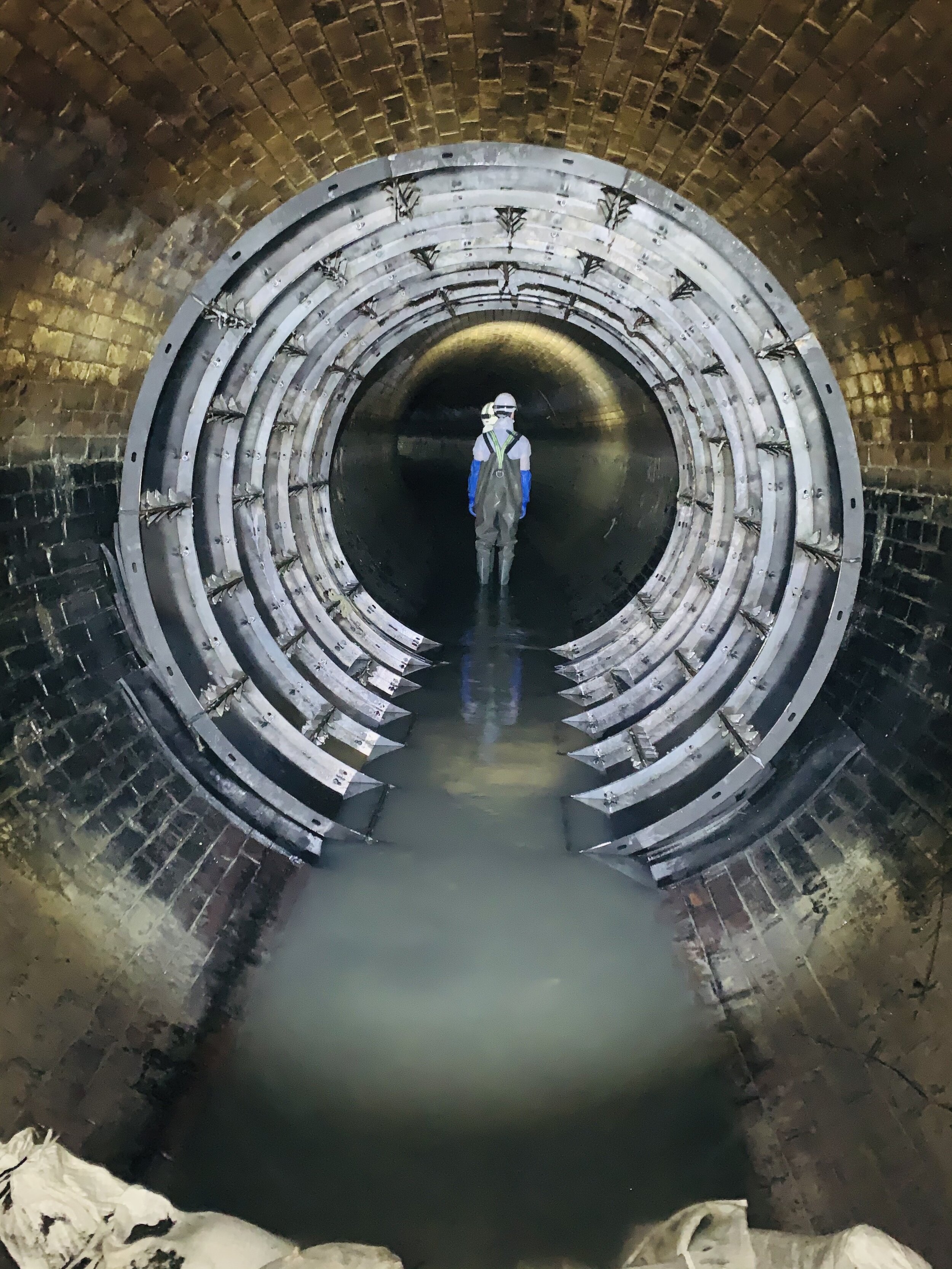 High risk, confined space water solutions at Blackfriars Bridge Tideway Project.
