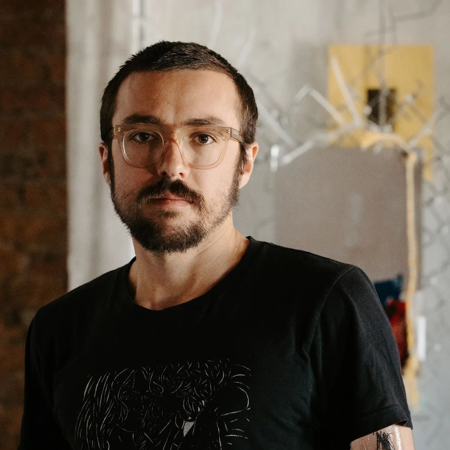 Julien H&uuml;bsch dans son atelier 
Artiste en r&eacute;sidence &agrave; la @fonderiedarling 
Luxembourg