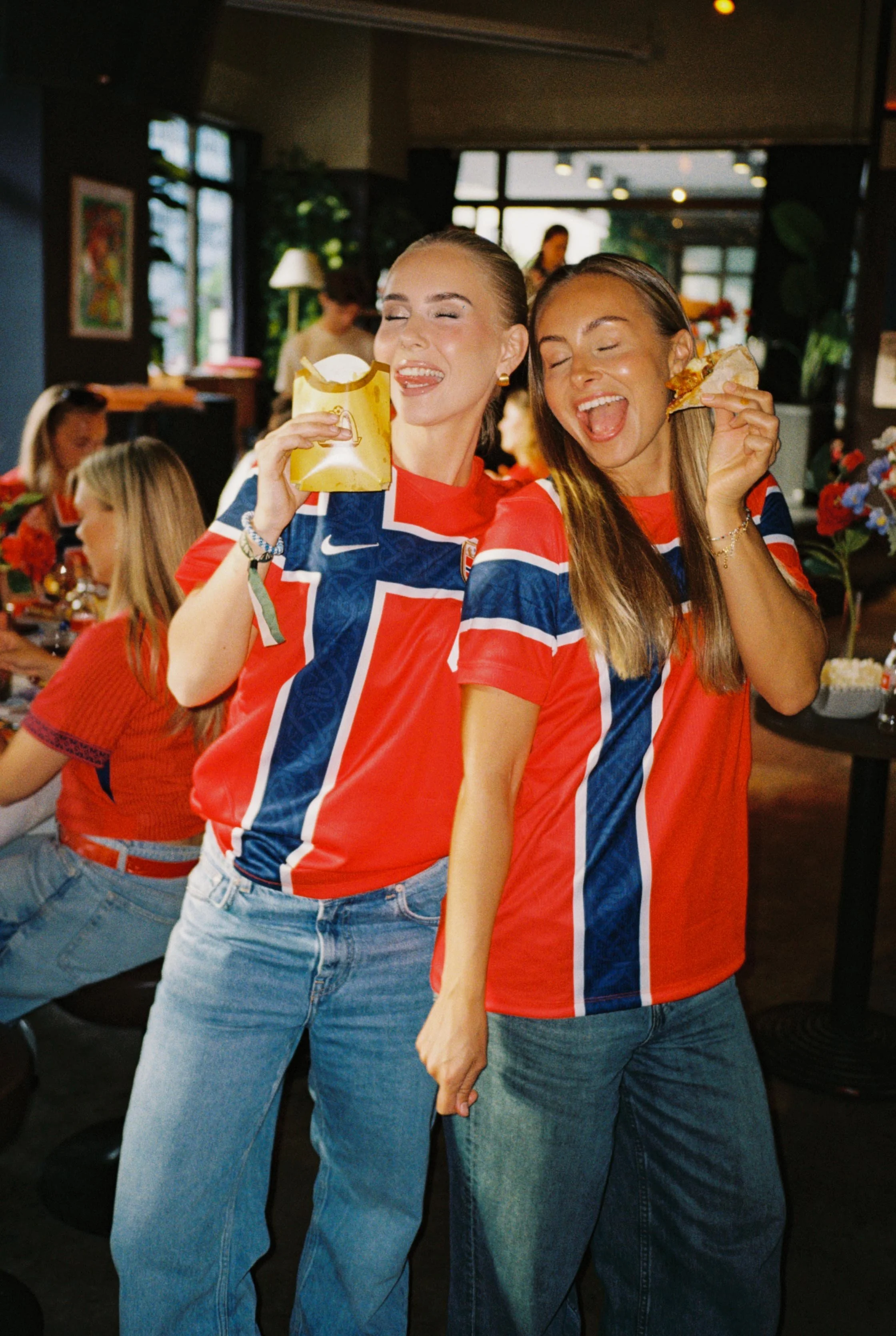 R1-06827-025A.jpg