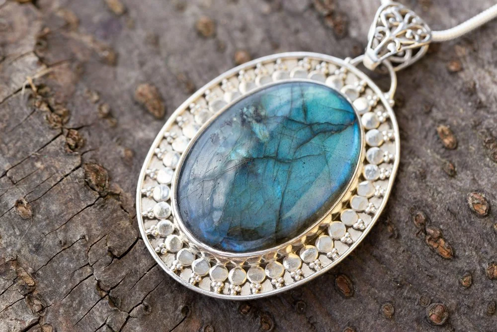 A14 OVAL LARGE LABRADORITE SILVER PENDANT Low Res-1.jpg