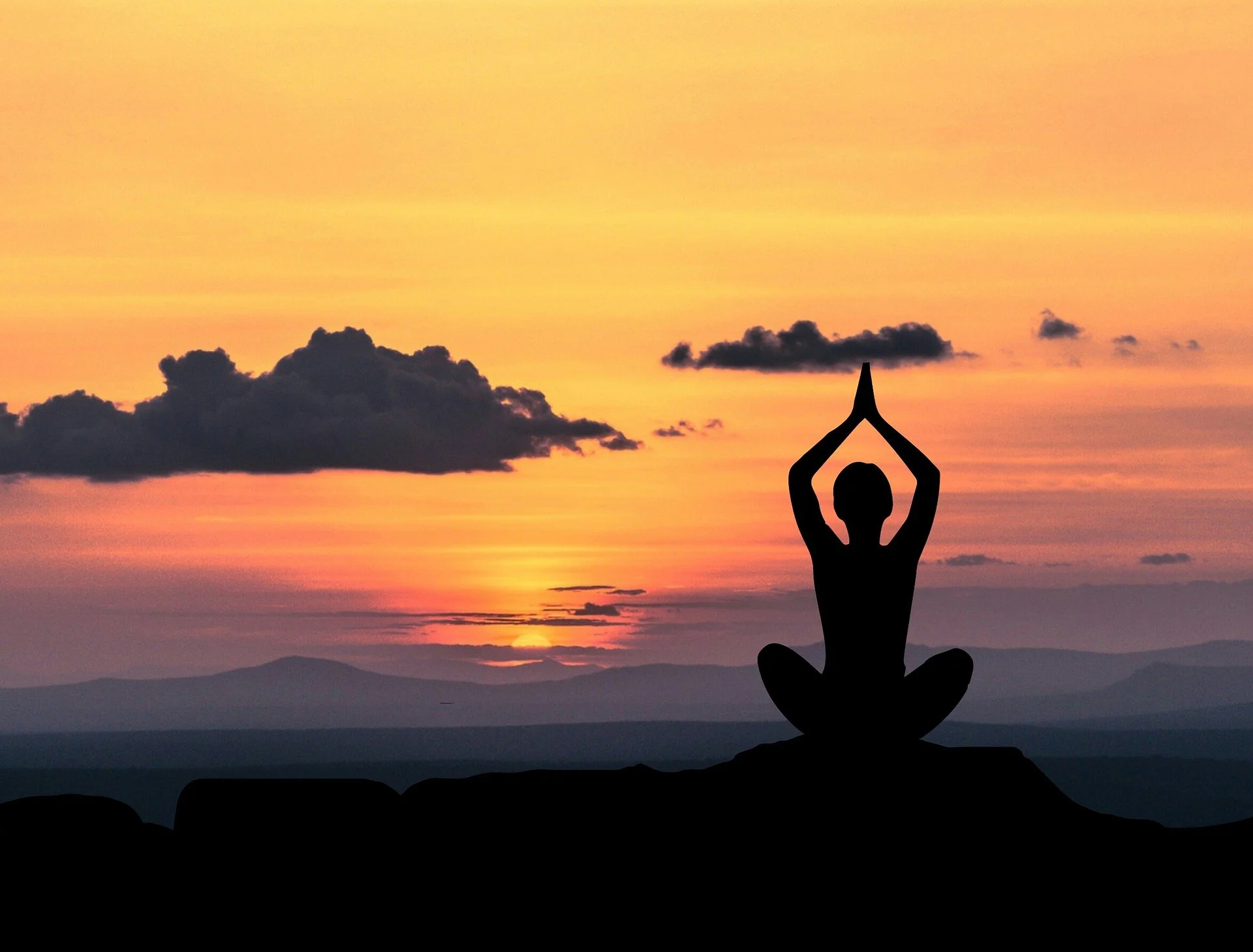 yoga-3338691_1920.jpg