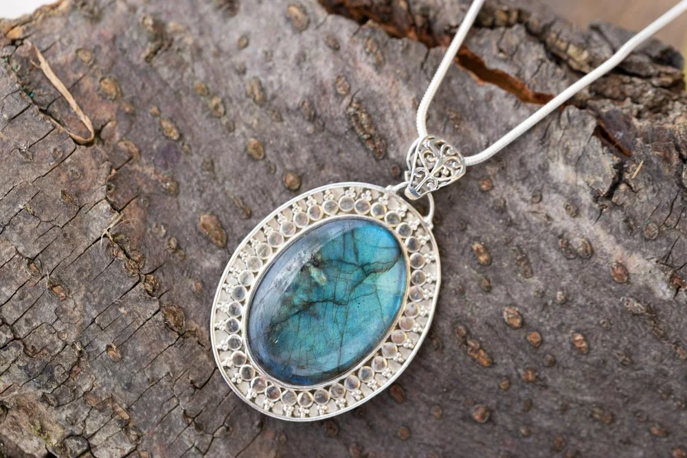 A14 OVAL LARGE LABRADORITE SILVER PENDANT Low Res-2.jpg