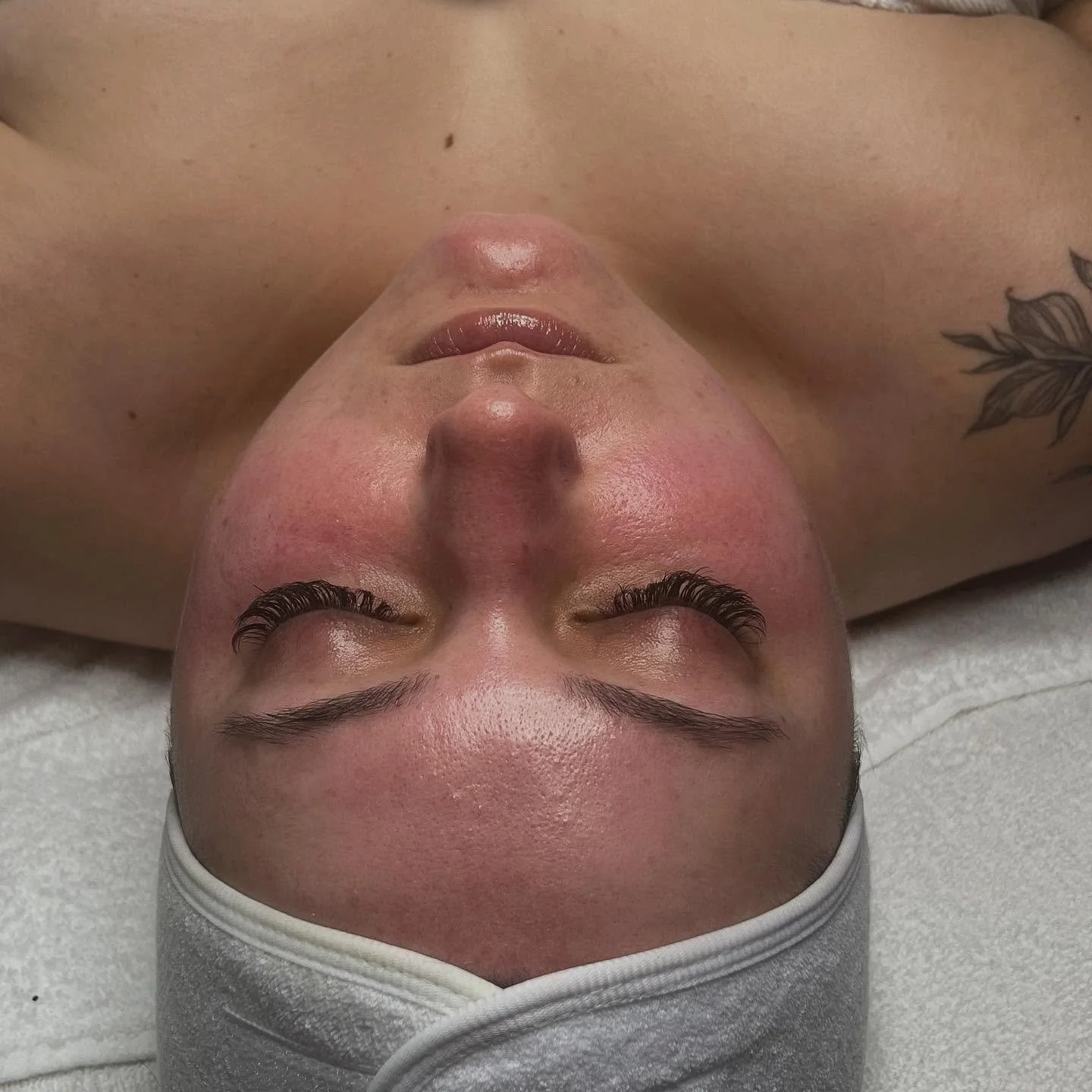 Fresh, dewy, and radiant ✨

The post-facial glow is real! Your skin deserves this level of love. Ready to book your moment of self-care?✨