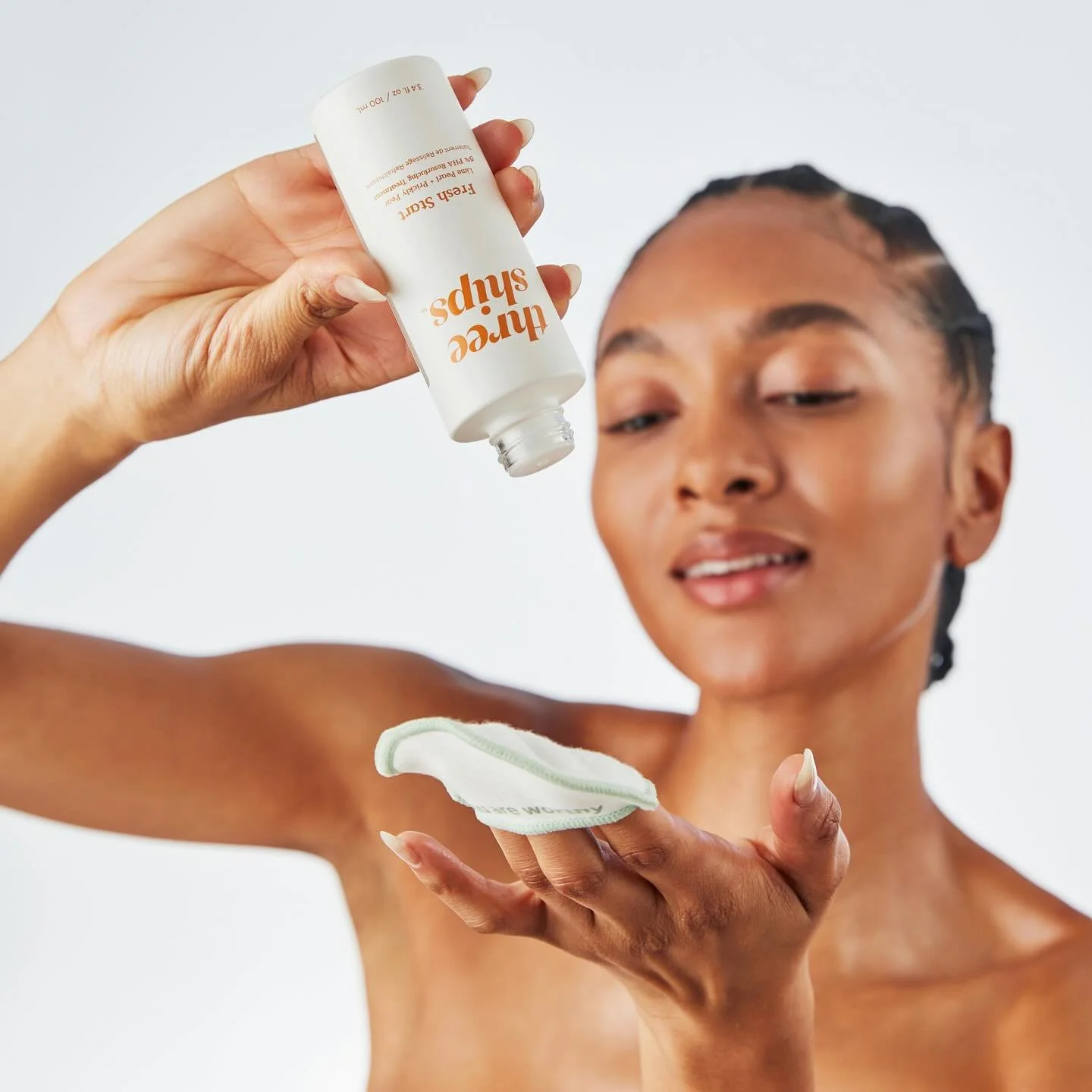 Fresh Start&trade; Lime Pearl + Prickly Pear 5% PHA Resurfacing Treatment

This gentle plant-based exfoliating toner sweeps away dead skin cells, minimizes the look of enlarged pores and reveals smoother, brighter skin.

KEY BENEFITS: Sweeps away dea