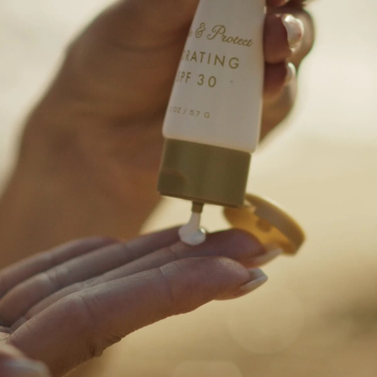 Un SPF ultra hydratant ✨☀️
Sorella Apothecary Quench &amp; Protect SPF 30 garde la peau hydrat&eacute;e, lumineuse et prot&eacute;g&eacute;e toute la journ&eacute;e 🤍 

SPF but make it moisturizing ✨☀️
Sorella Apothecary Quench &amp; Protect SPF 30 