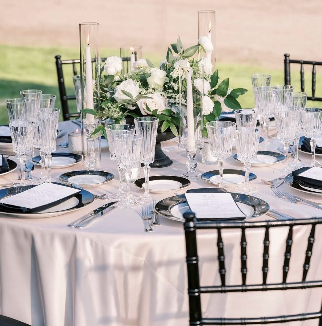 Like jewelry, accent decor accessories are an easy way to play with style &ndash; punctuating the aesthetic of any table. 

For more on our rentals, please visit our website at www.circleofeventsfresno.com. @cethecollection