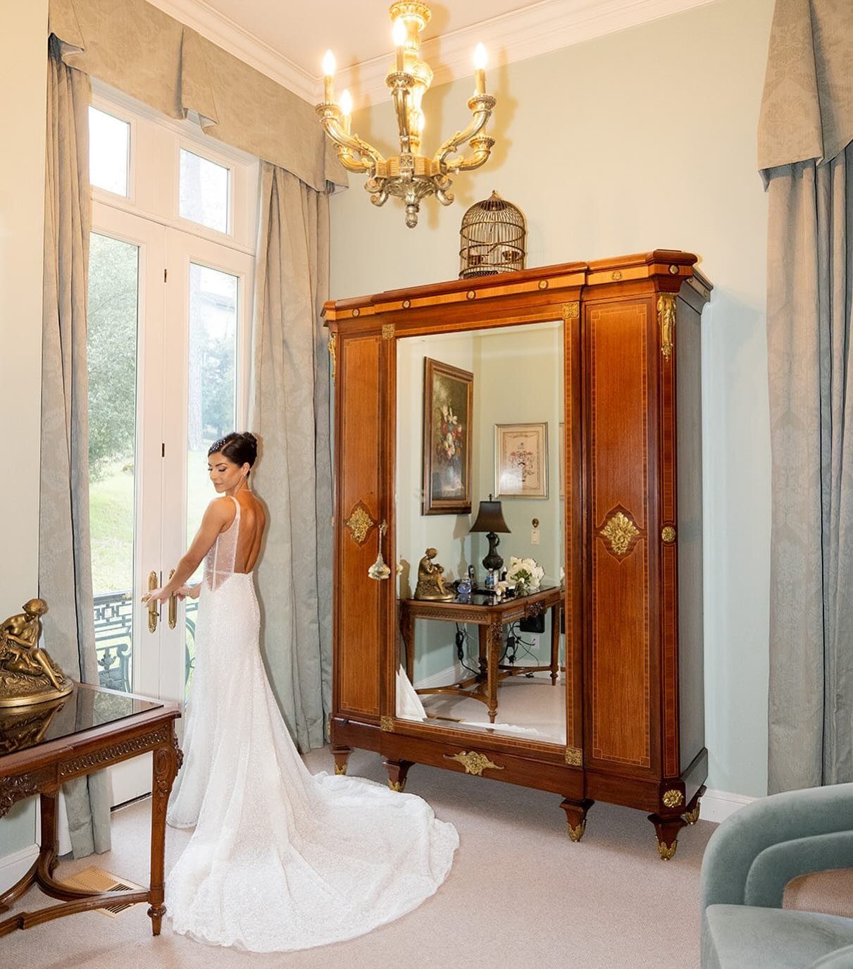 A weekend of splendor at Ch&acirc;teau du Sureau for Angela&rsquo;s wedding. 

Photography @andjustytookthis 
Venue  @chateausureau 
HMU @annas_hair_retreat @glambytl