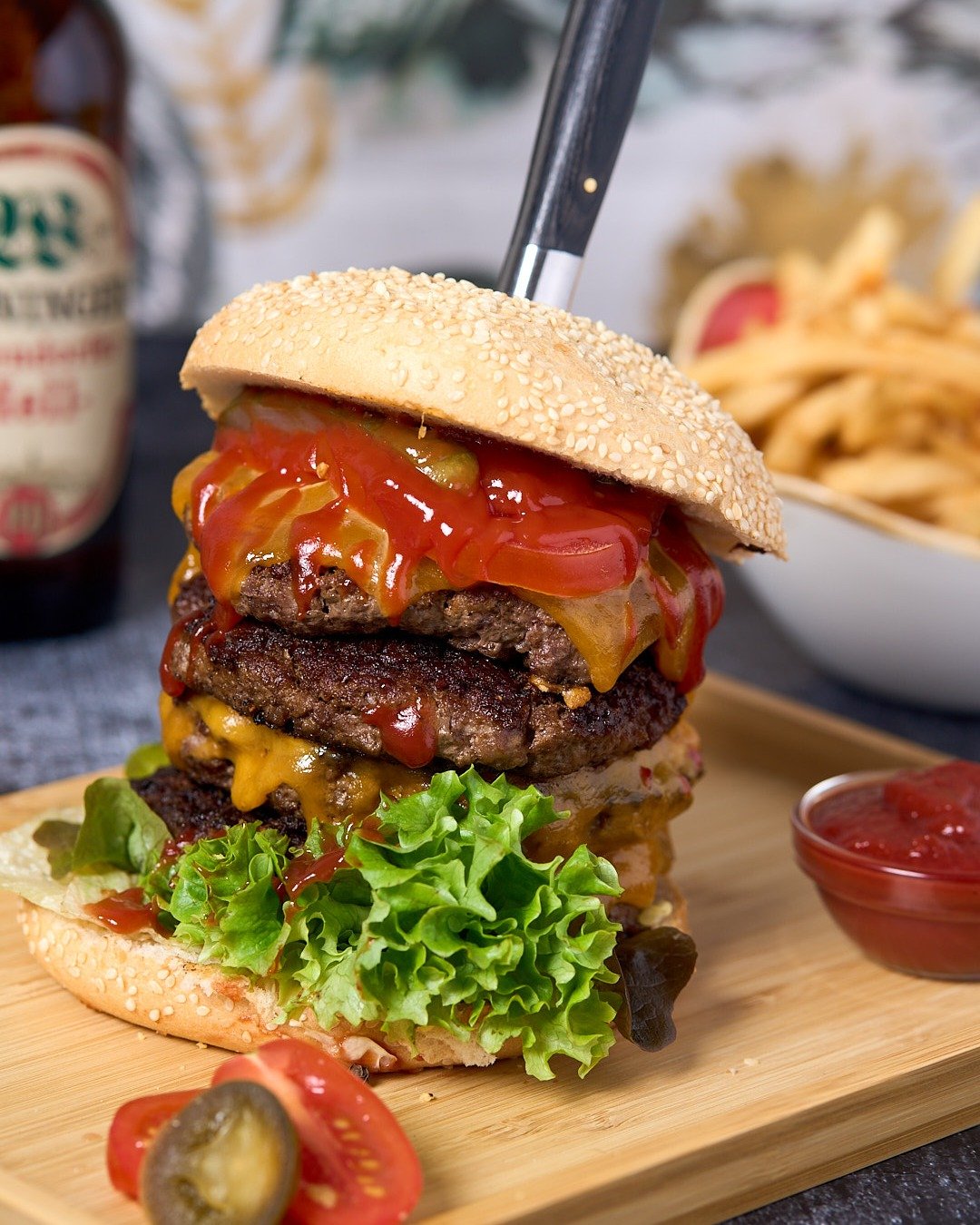 Jumbo Burger anyone? 😍

#jumboburger #daimlers #barandgrill #weloveburger