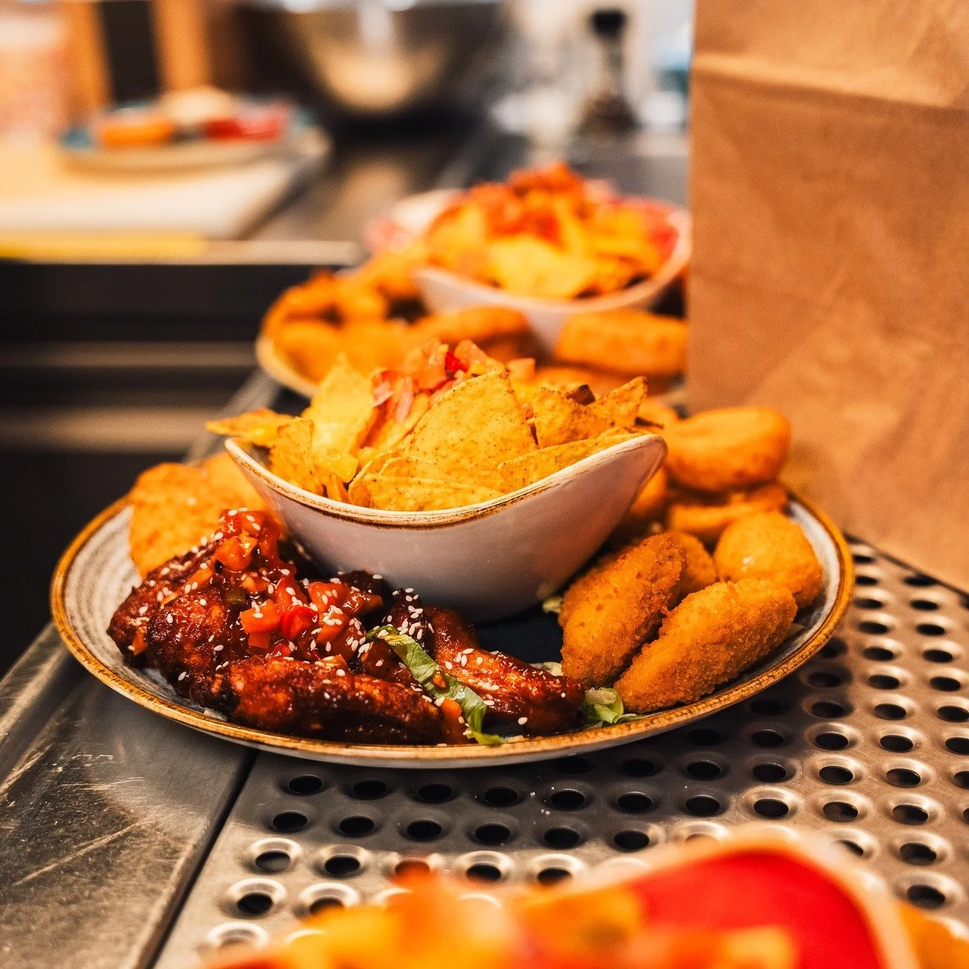 💖 Romantik-Platte &ndash; perfekt zum Teilen! 💖

Genie&szlig;t gemeinsam unsere k&ouml;stliche Fingerfood-Platte &ndash; mit allem, was das Herz begehrt! 🥂🍤🧀

Ob Date Night oder gem&uuml;tlicher Abend &ndash; Liebe geht durch den Magen! 😍

📍 J