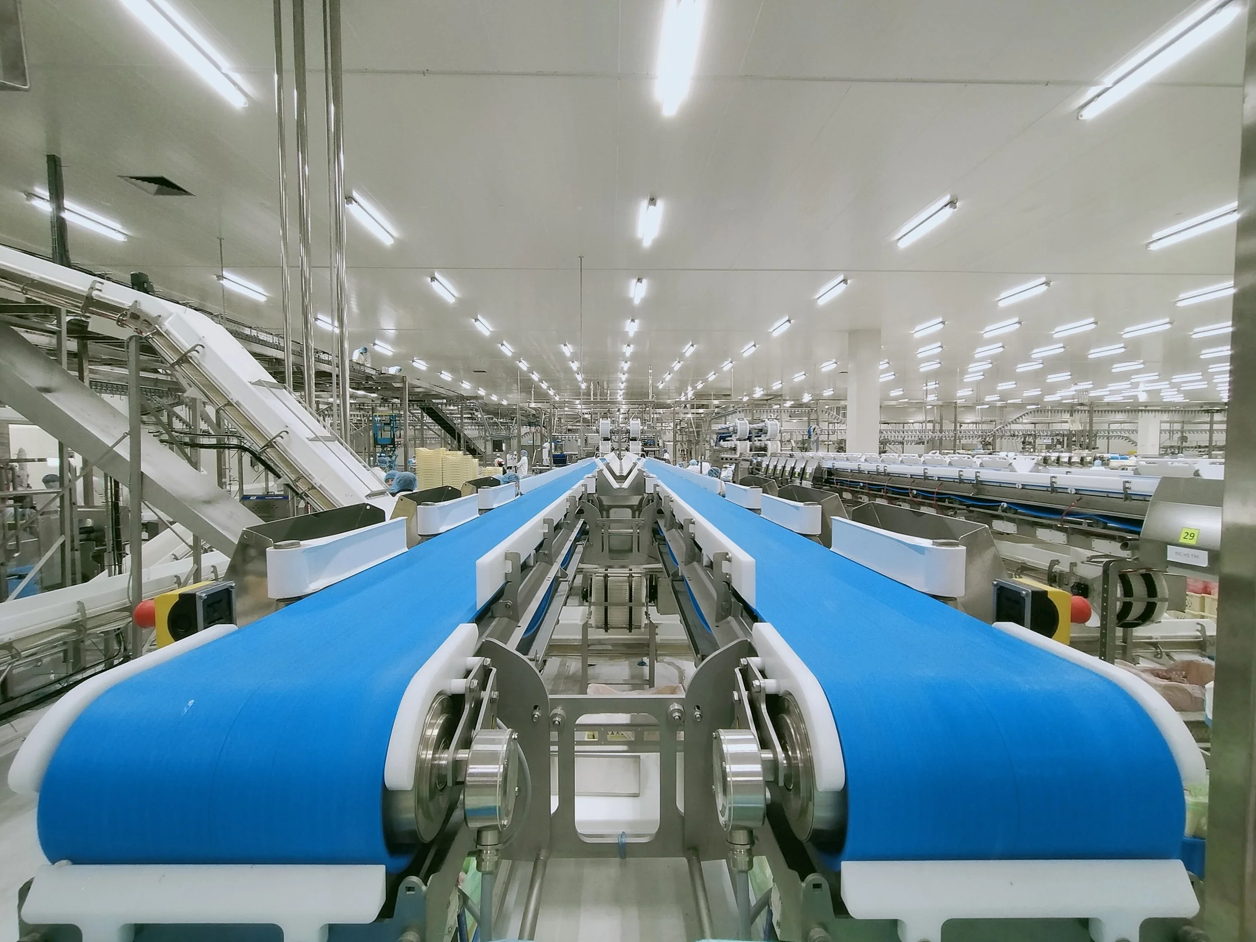 Inside a 110,000 Sq Ft Food Commissary: The Challenge of Unifying a Multi-OEM Pizza Packaging Line