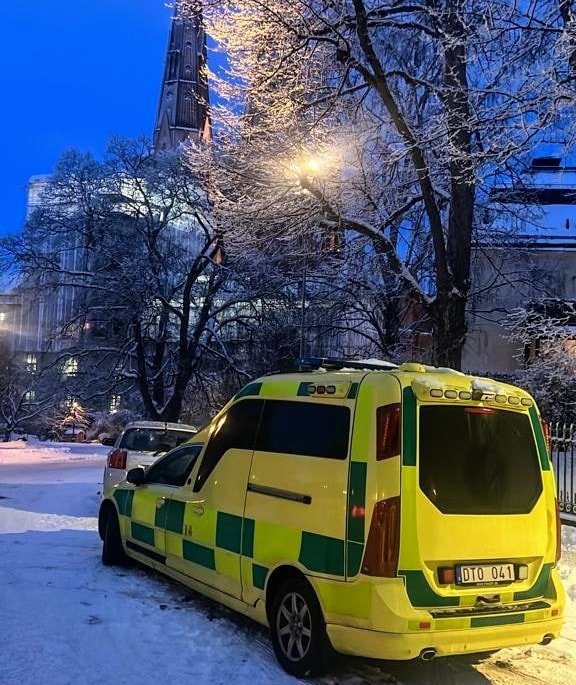 H&auml;r &auml;r ambulans nr.20 innan den l&auml;mnade Uppsala mot Ukraina.

Vi k&ouml;per in- utrustar och iordningsst&auml;ller ambulanser som vi sedan donerar till v&aring;rdinr&auml;ttningar i Ukraina. Varje ambulans fylls &auml;ven med medicinsk