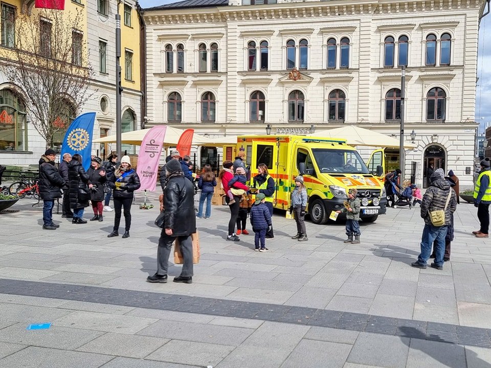 Bilder fr&aring;n dagens utst&auml;llning p&aring; Stora torget i Uppsala tillsammans med Rotary som har gett oss ett helt fantastiskt st&ouml;d. Tack vare dem har vi hittills kunnat skicka ner hela 25st fulladdade ambulanser och fler &auml;r i pipel