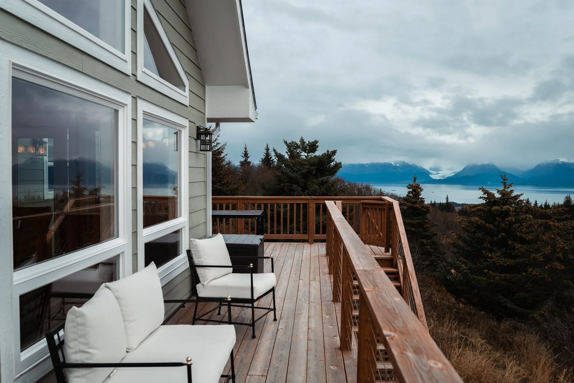 Hotel vs. Vacation Rental: What’s Actually Better for Couples, Families, and Groups?