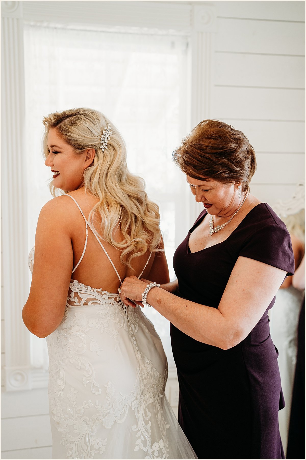 Bride and mom getting ready photos | Lauren Crumpler Photography | Texas Wedding Photographer