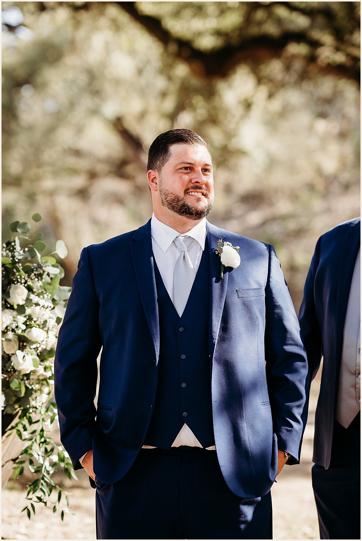 Grooms first look at his bride walking down the aisle | Lauren Crumpler Photography | Texas Wedding Photographer