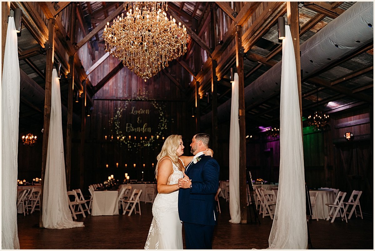 Bride and groom enjoy one last dance together to end the night | Lauren Crumpler Photography | Texas Wedding Photographer