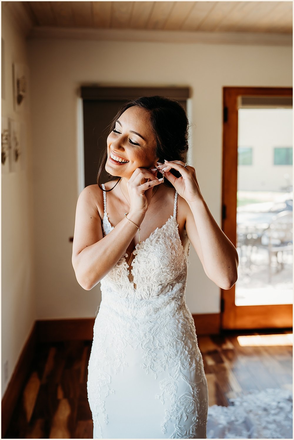 Bride wedding photo details | Lauren Crumpler Photography | Texas Wedding Photographer