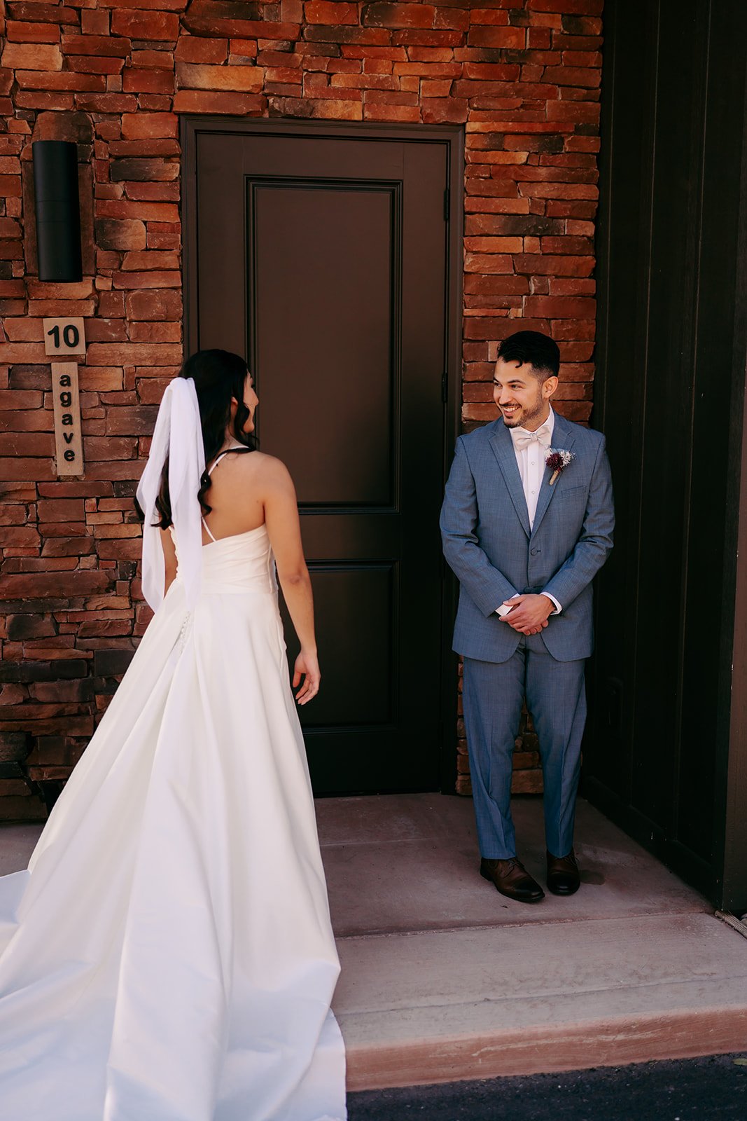  The groom looks at the bride  