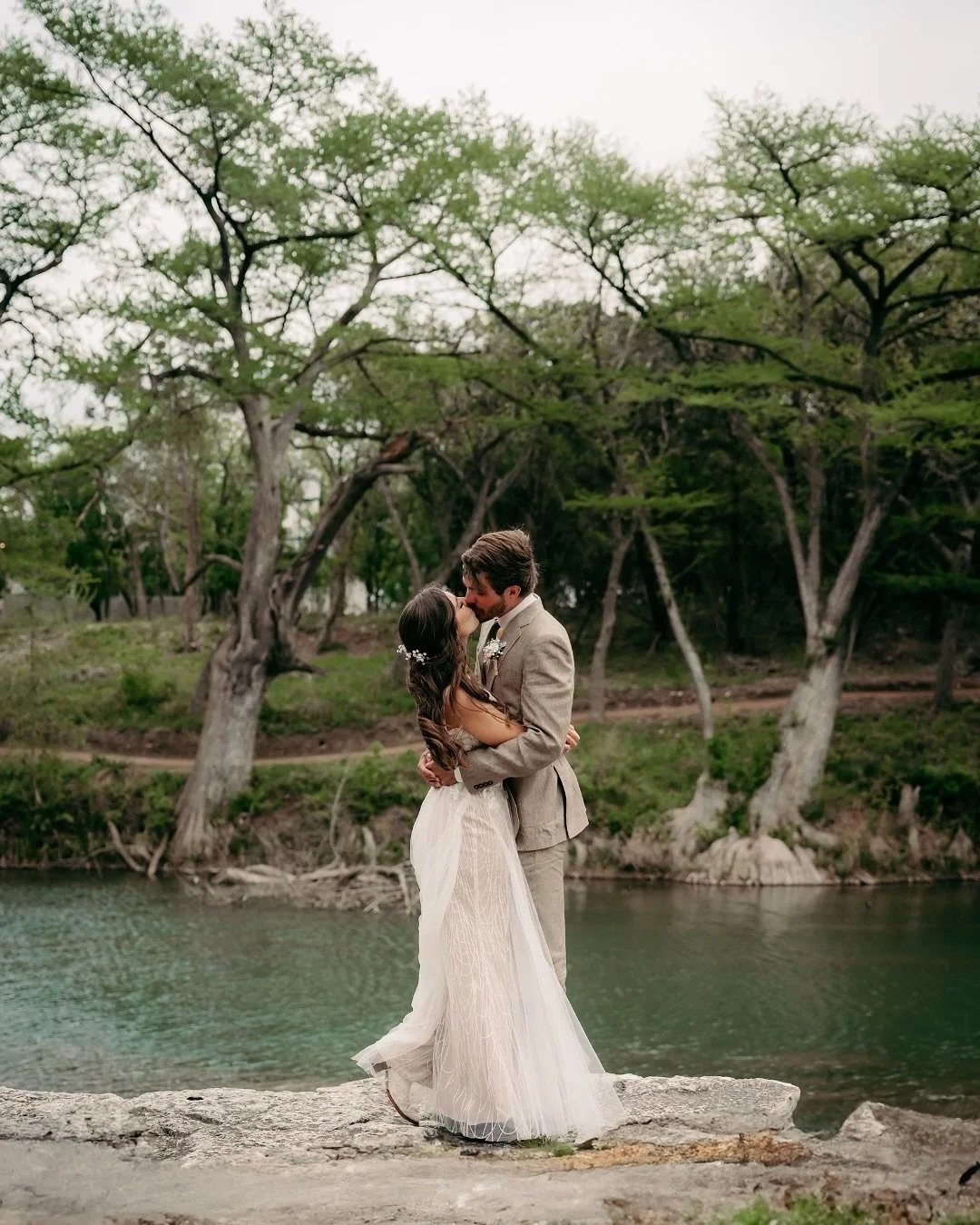 O + J // When West Texas comes to the Hill Country to get married, it&rsquo;s not complete without a tortilla sendoff. 
⠀⠀⠀⠀⠀⠀⠀⠀⠀
Bridal Shop: @bestow_bridal
Venue: @hideoutonthehorseshoe
Coordinator/Planner: @theperfectdaynb
HAMU: @joliebelle.beauty