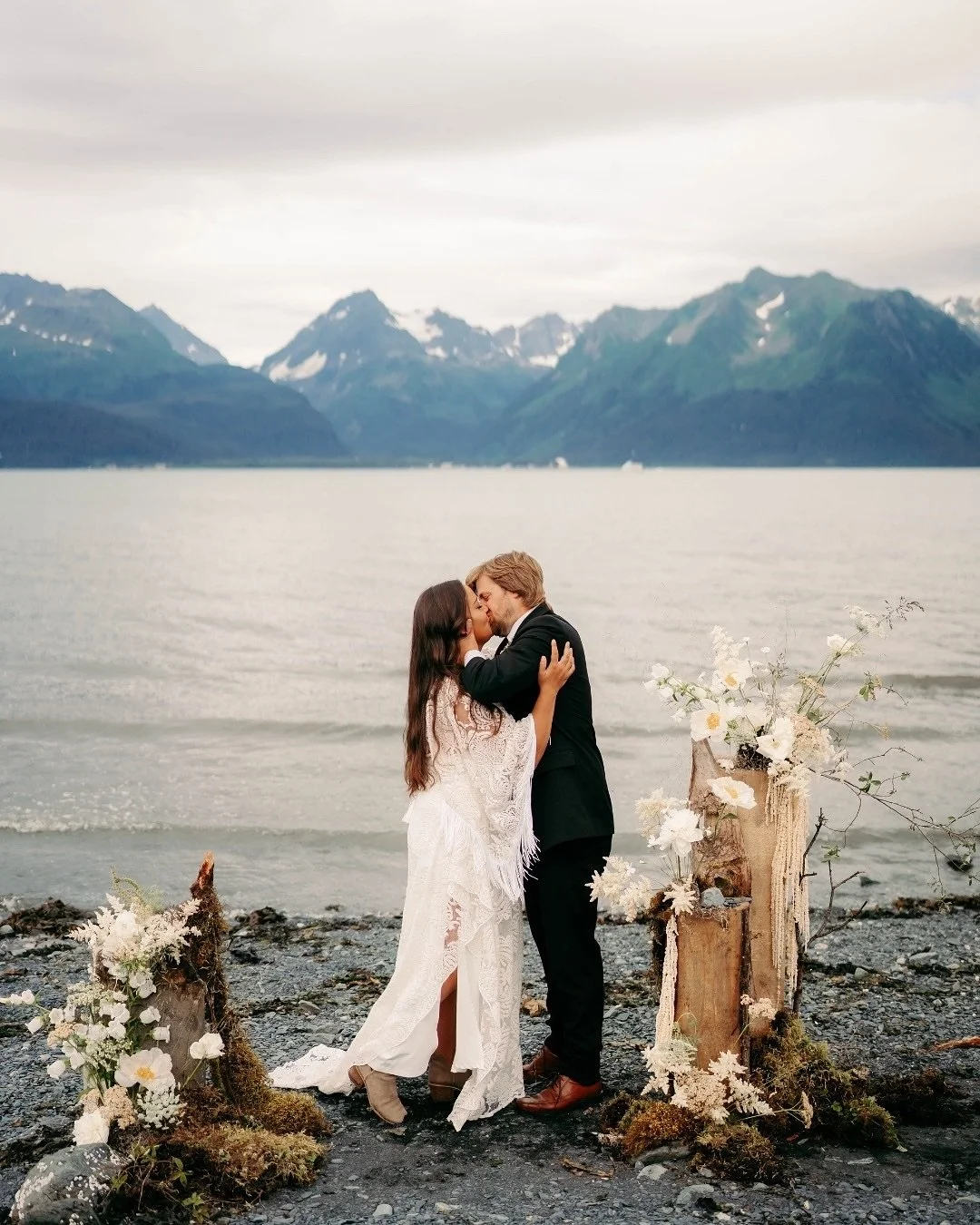 Somewhere gorgeous in Seward, B + T said &ldquo;I do&rdquo; just as the tide rolled in. It was perfect. 
⠀⠀⠀⠀⠀⠀⠀⠀⠀
⠀⠀⠀⠀⠀⠀⠀⠀⠀
⠀⠀⠀⠀⠀⠀⠀⠀⠀
#texaswedding #texasweddingphotographer #westernwedding #westernweddingphotographer #coloradoweddingphotographer #w